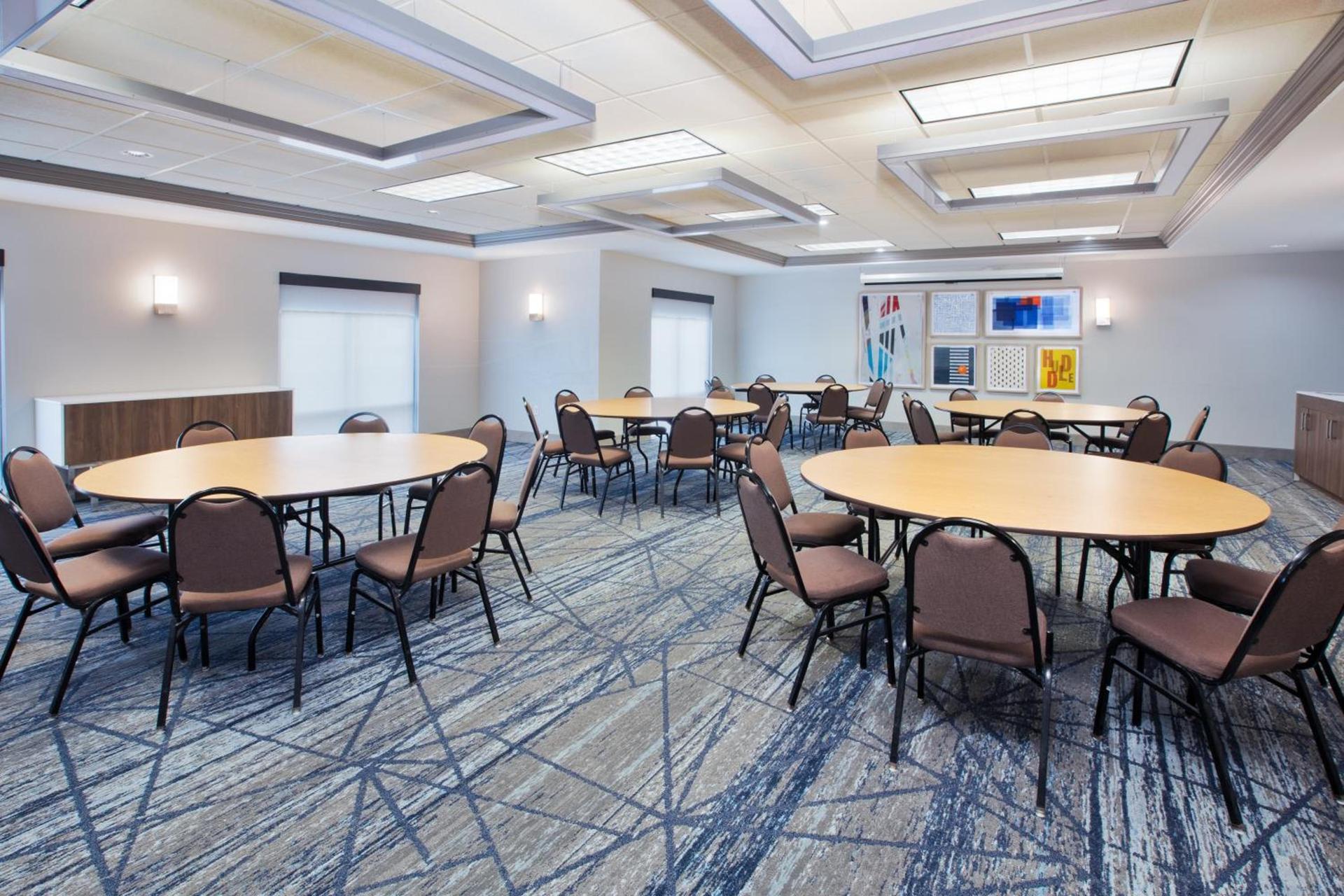 Holiday Inn Express & Suites Milwaukee NW - Park Place by IHG photo 33