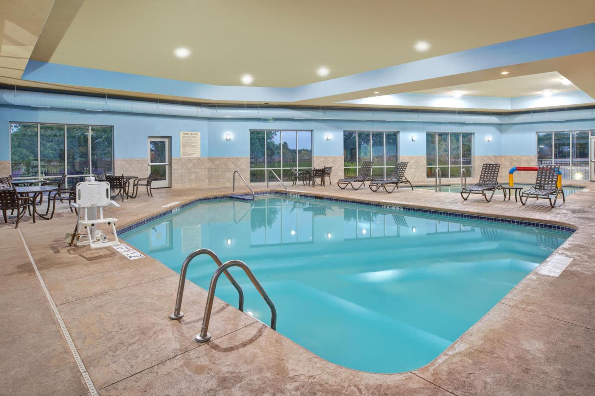 Holiday Inn Express & Suites Milwaukee NW - Park Place by IHG photo 37
