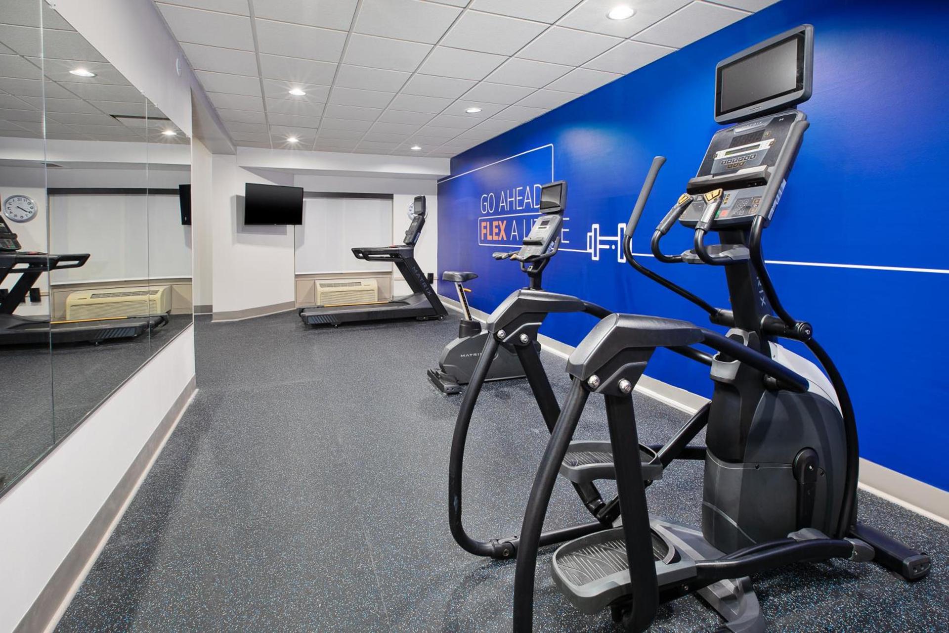 Holiday Inn Express & Suites Milwaukee NW - Park Place by IHG photo 38