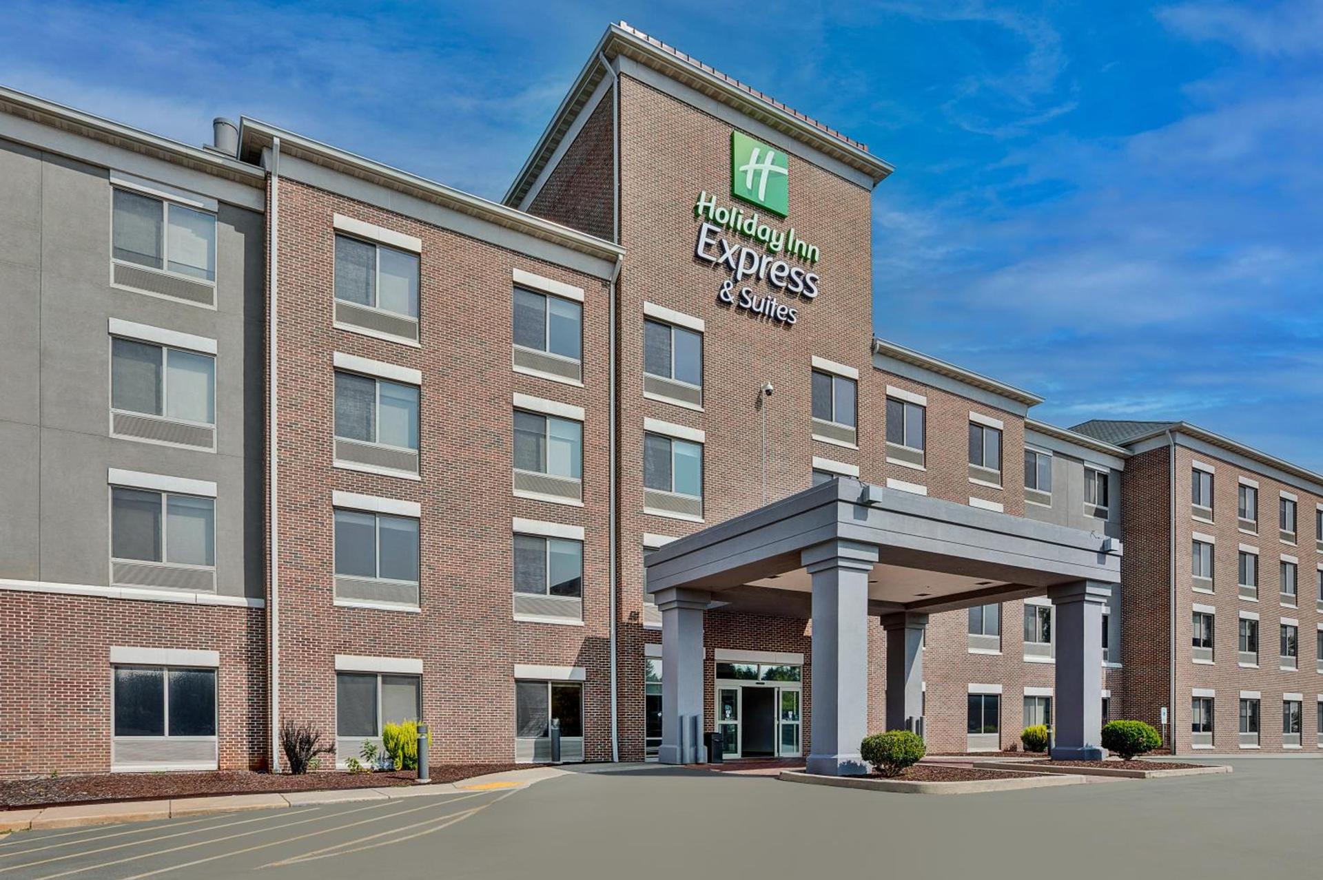 Holiday Inn Express & Suites Milwaukee NW - Park Place by IHG photo 40
