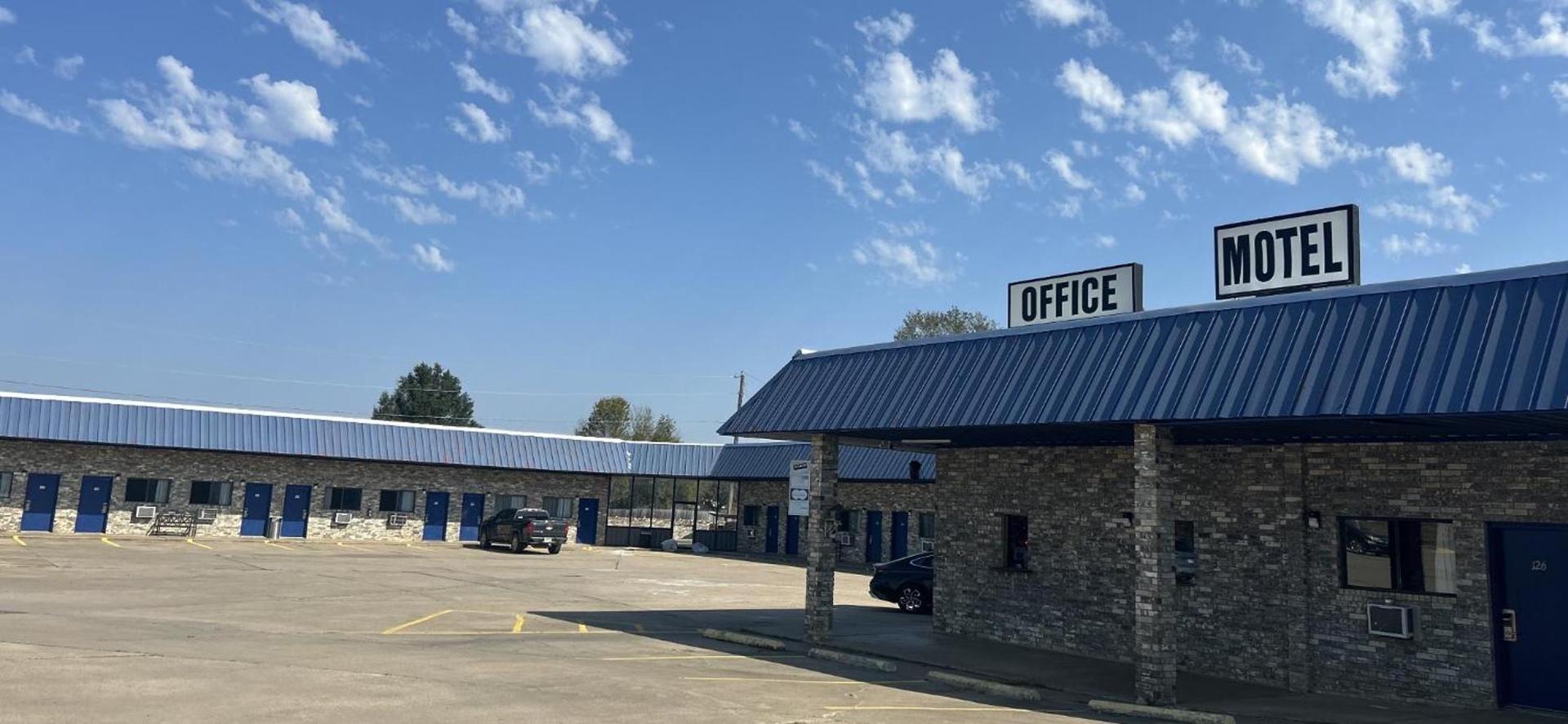 Coachman's Inn & Suites photo 1
