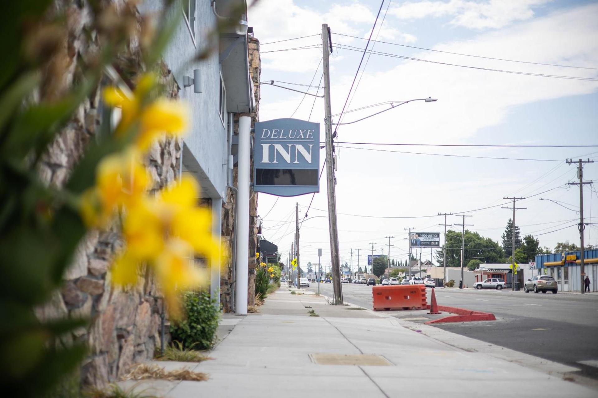 Deluxe Inn photo 4