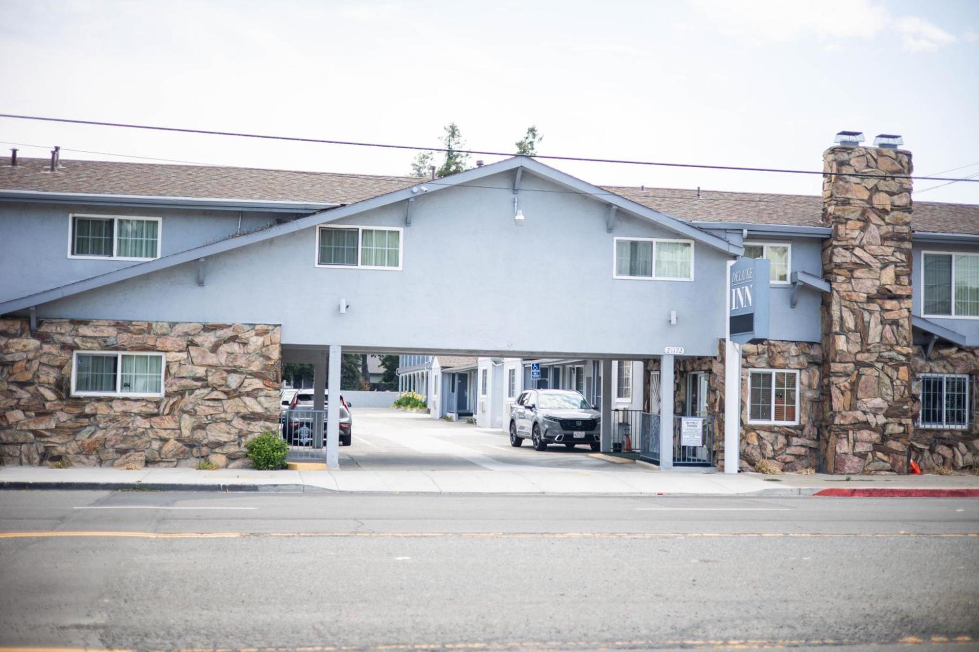 Deluxe Inn photo 5