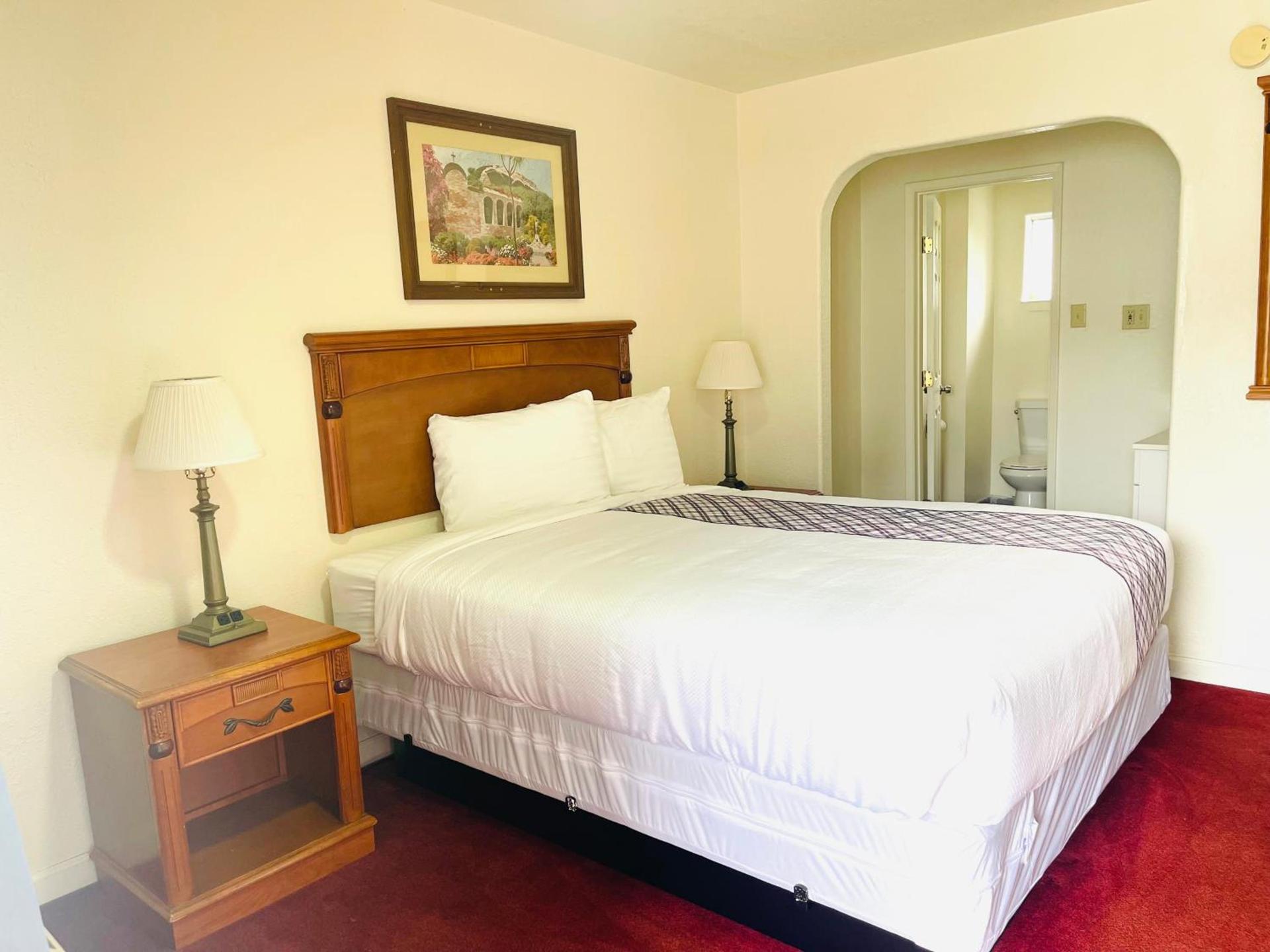 Deluxe Inn photo 2