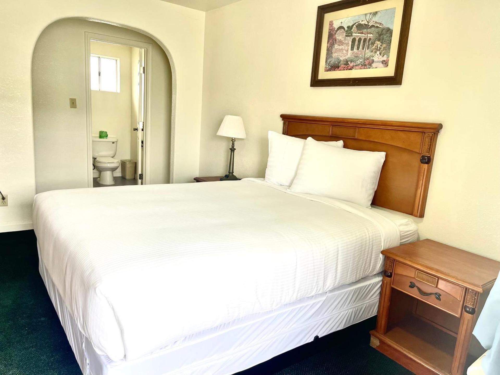 Deluxe Inn photo 15