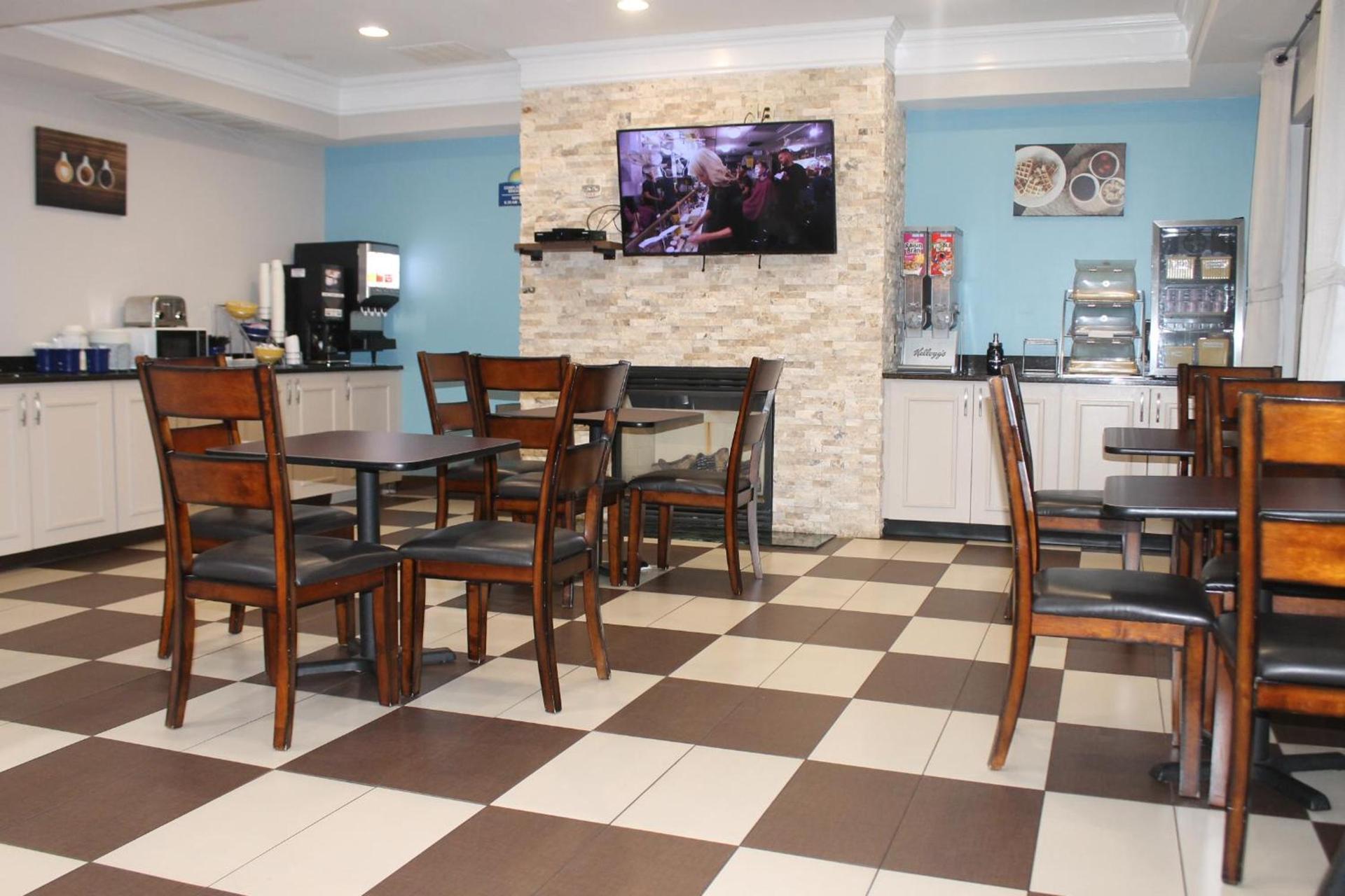 Days Inn by Wyndham Budd Lake photo 16