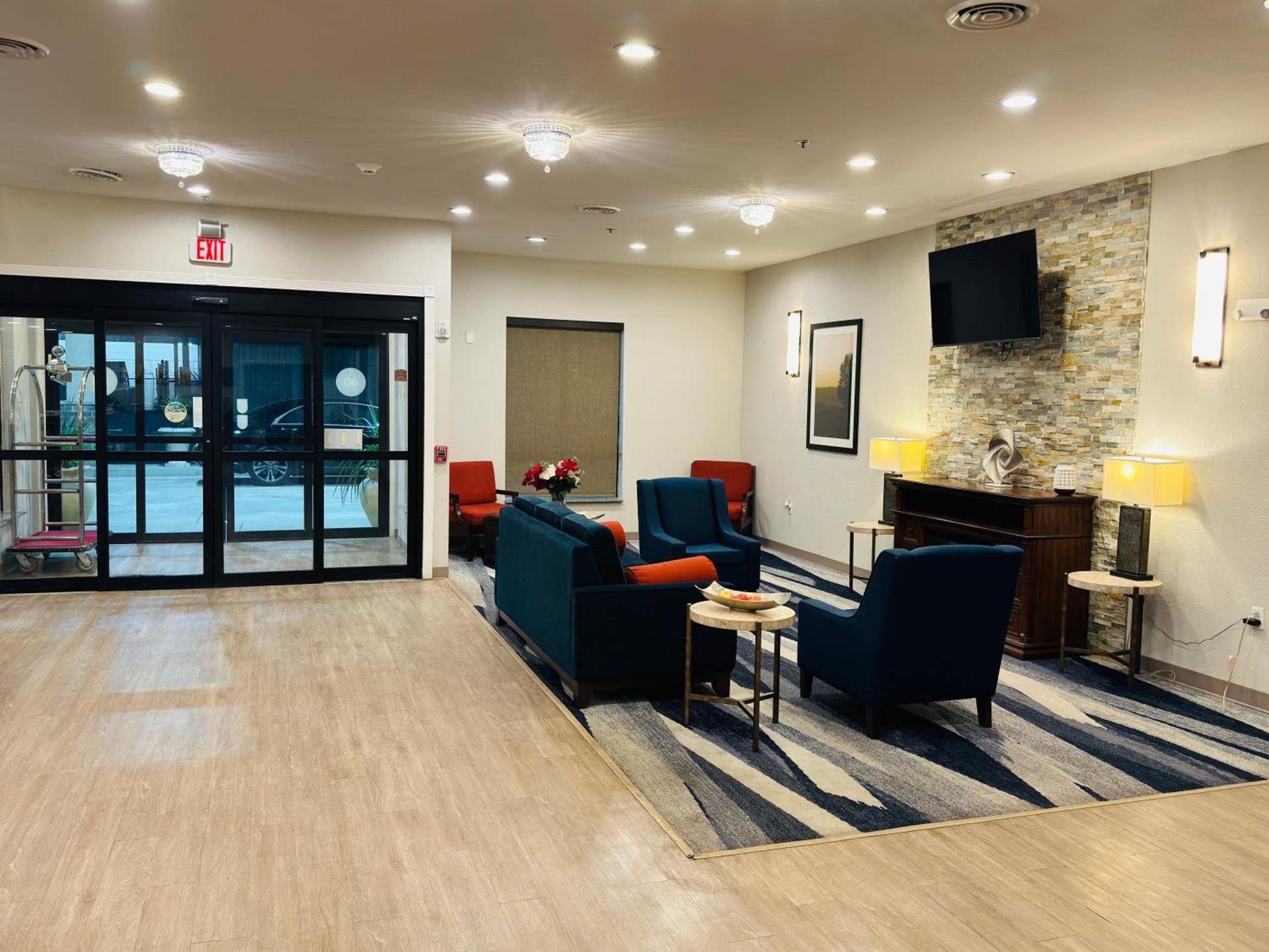 Comfort Suites Plymouth near US-30 photo 23