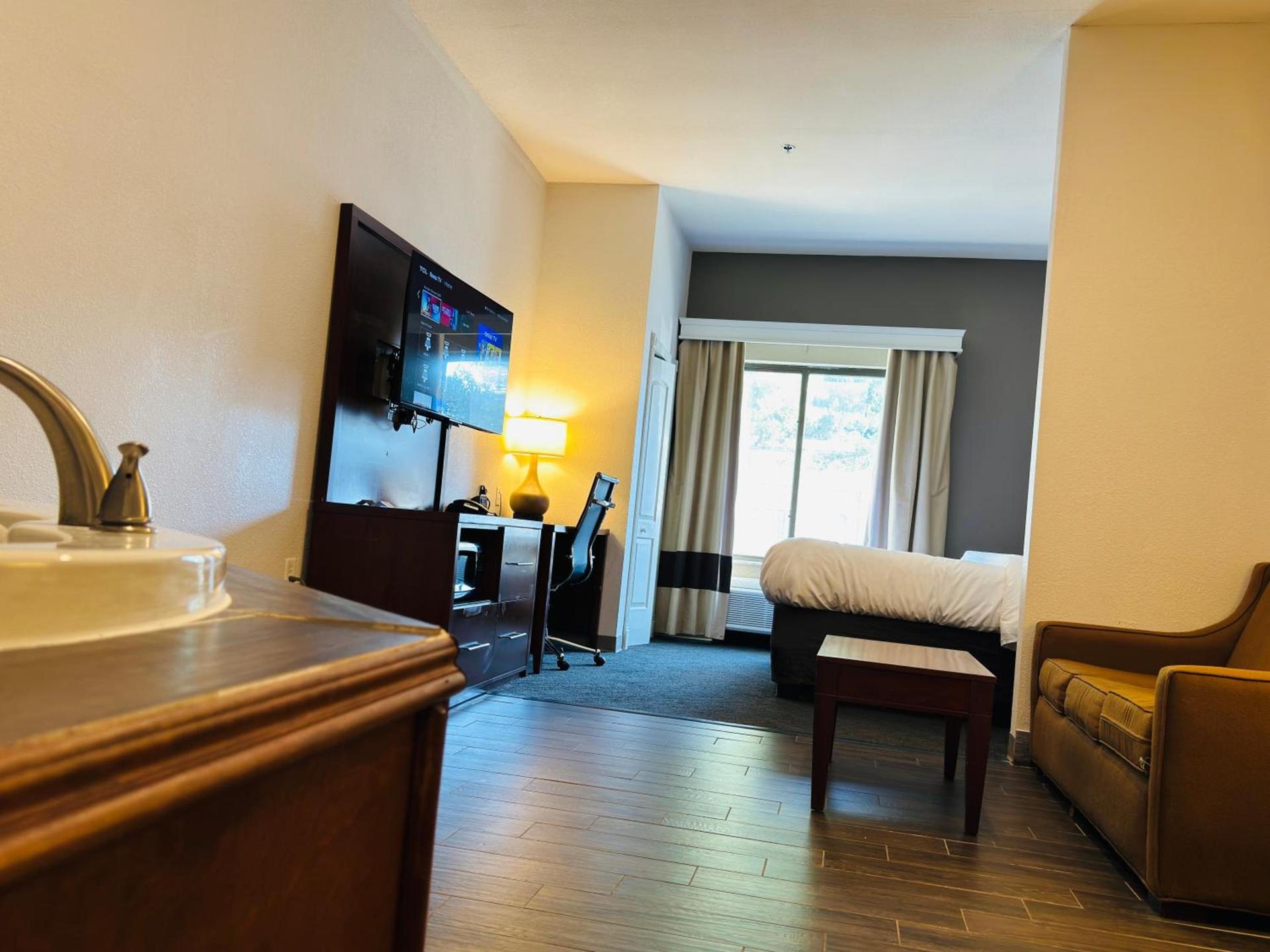Comfort Suites Plymouth near US-30 photo 28