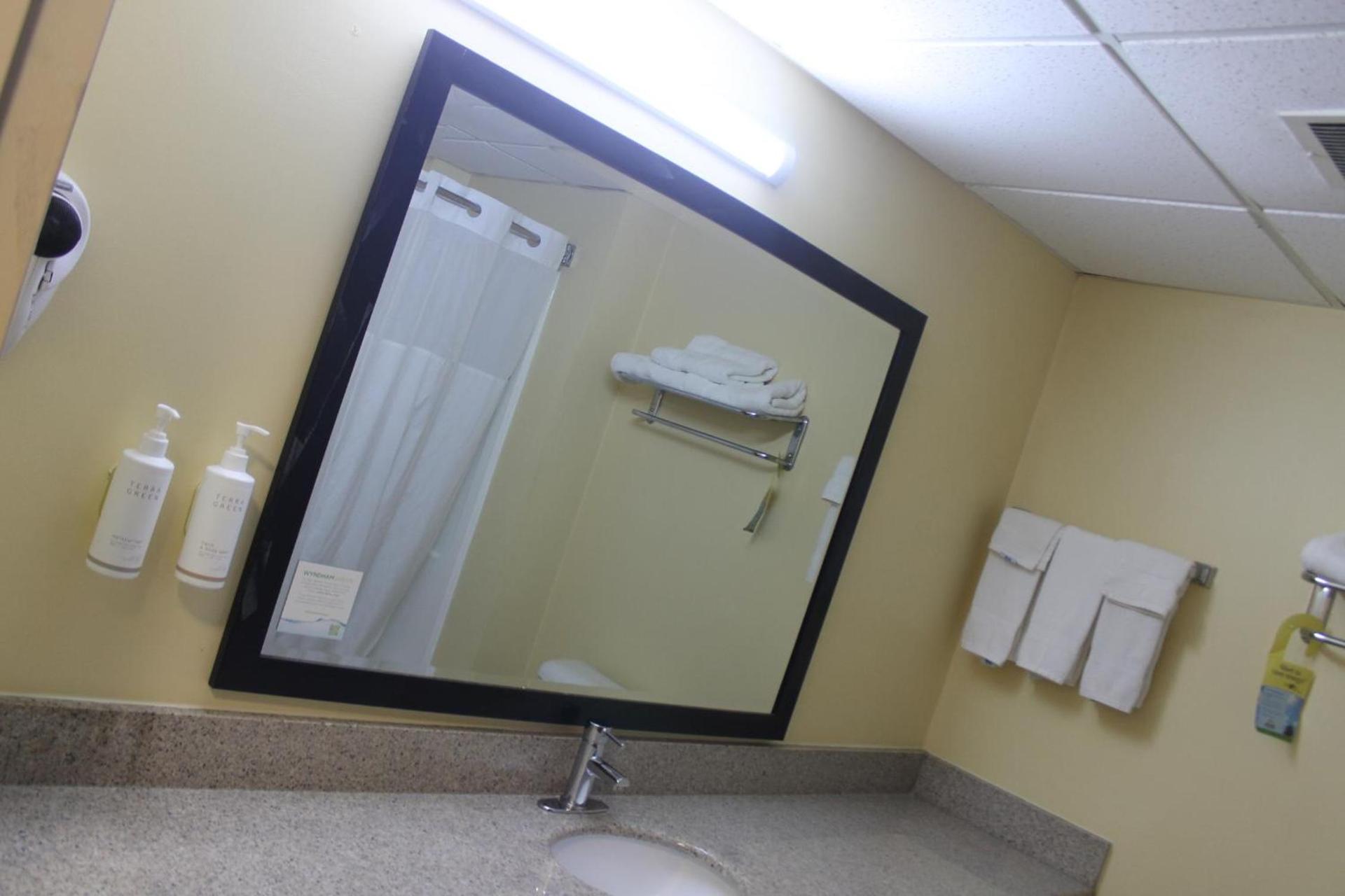 Days Inn by Wyndham Budd Lake photo 26