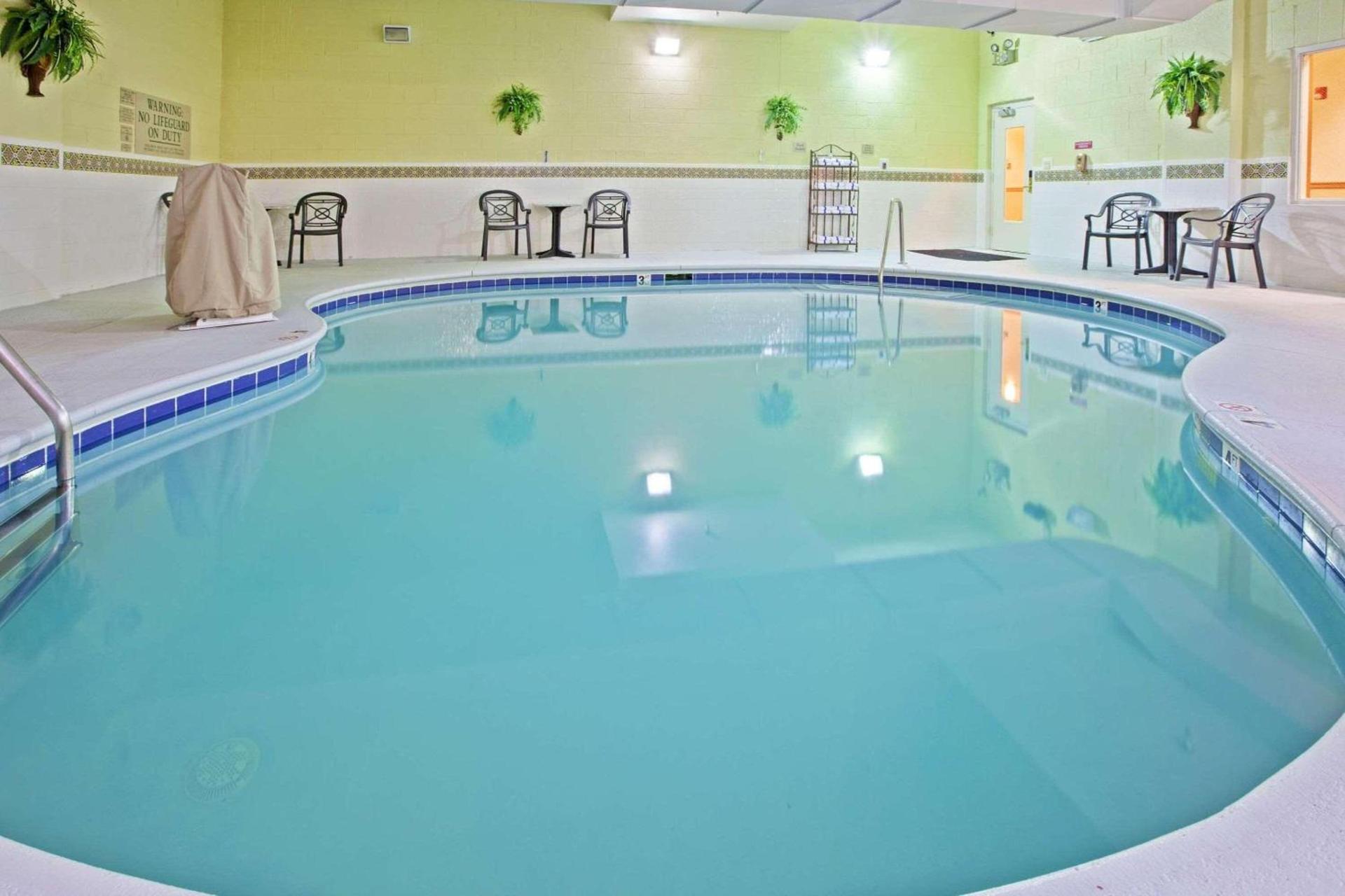 La Quinta Inn & Suites by Wyndam Knoxville West photo 25