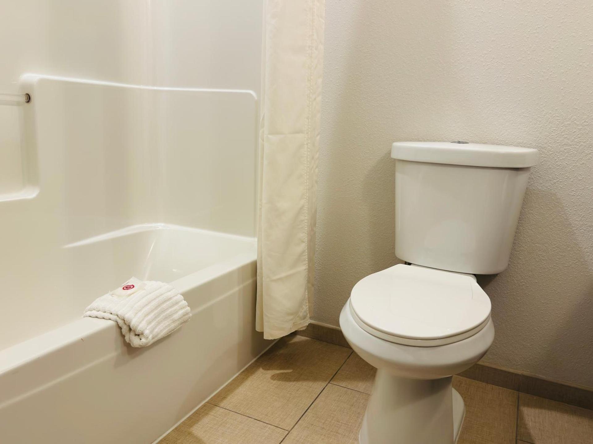Comfort Suites Plymouth near US-30 photo 34