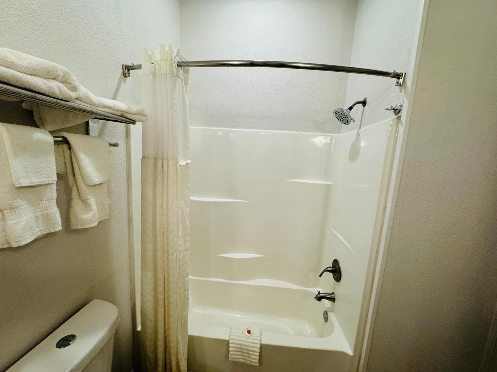 Comfort Suites Plymouth near US-30 photo 39
