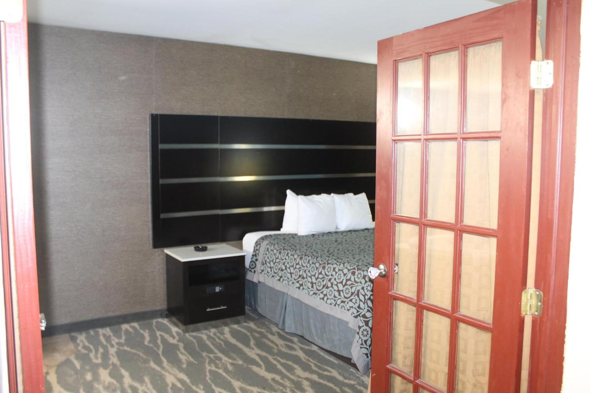 Days Inn by Wyndham Budd Lake photo 31
