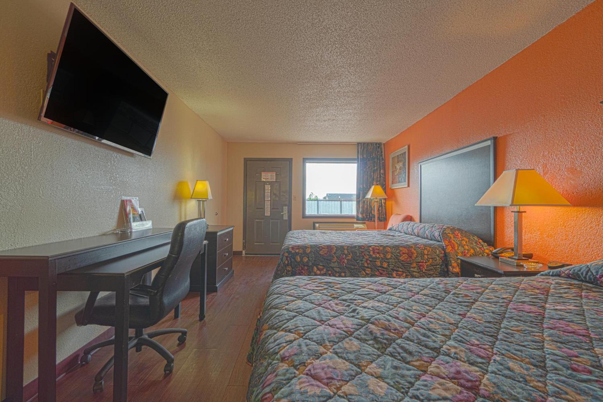 Regency Inn & Suites By OYO Bay City TX photo 8