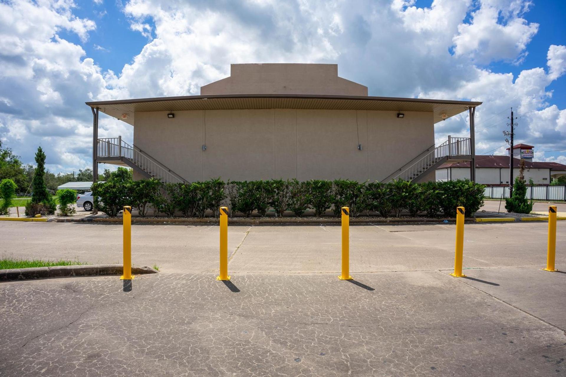 Regency Inn & Suites By OYO Bay City TX photo 16