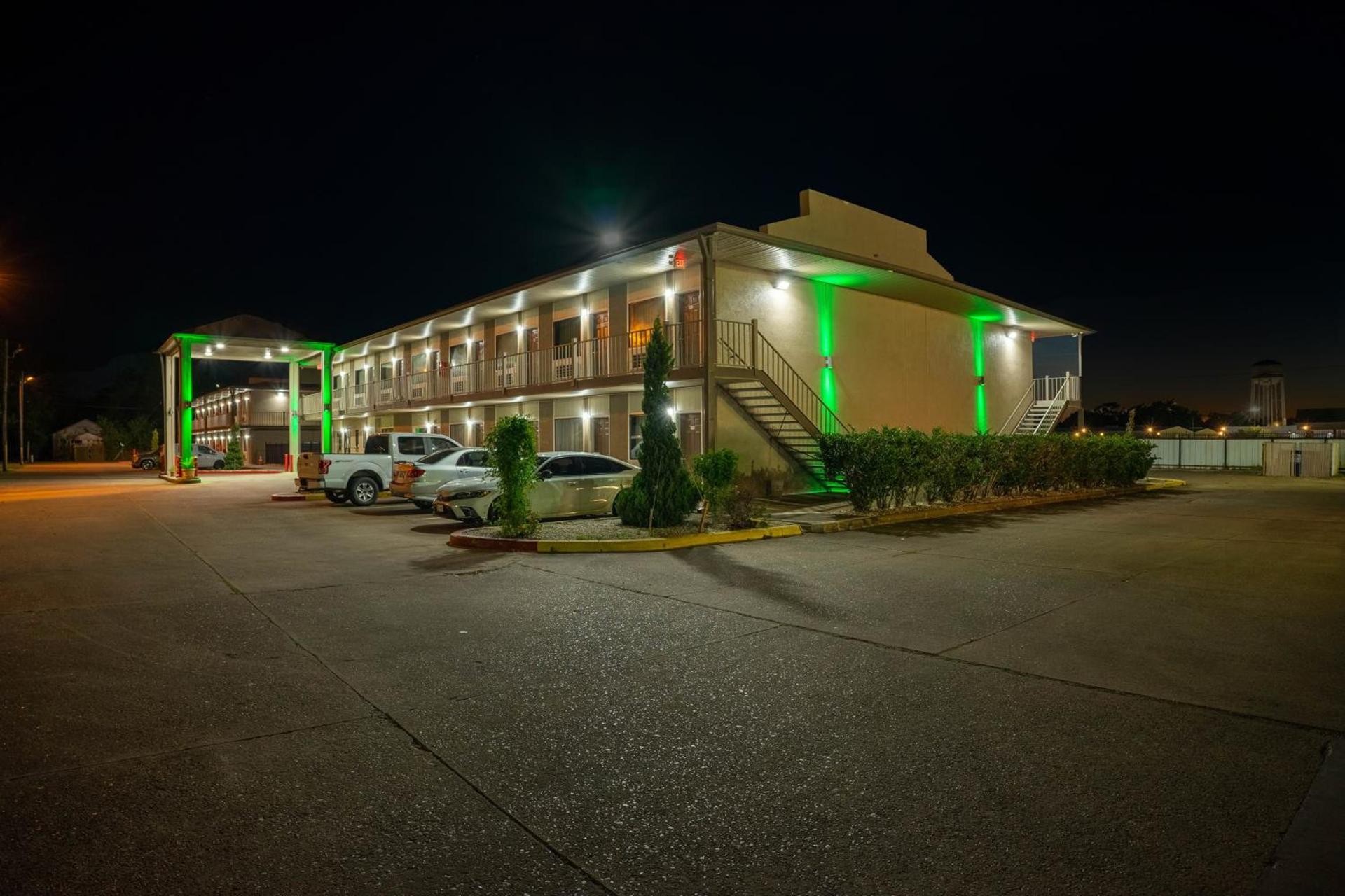 Regency Inn & Suites By OYO Bay City TX photo 34