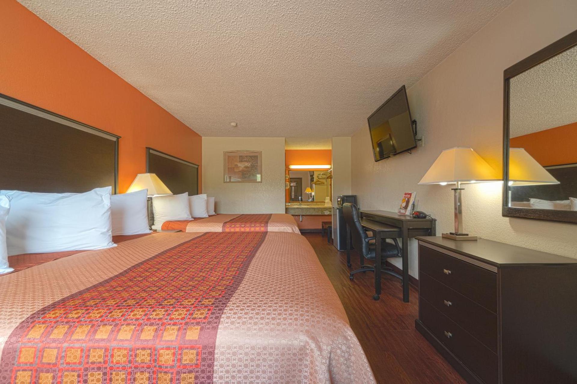 Regency Inn & Suites By OYO Bay City TX photo 71