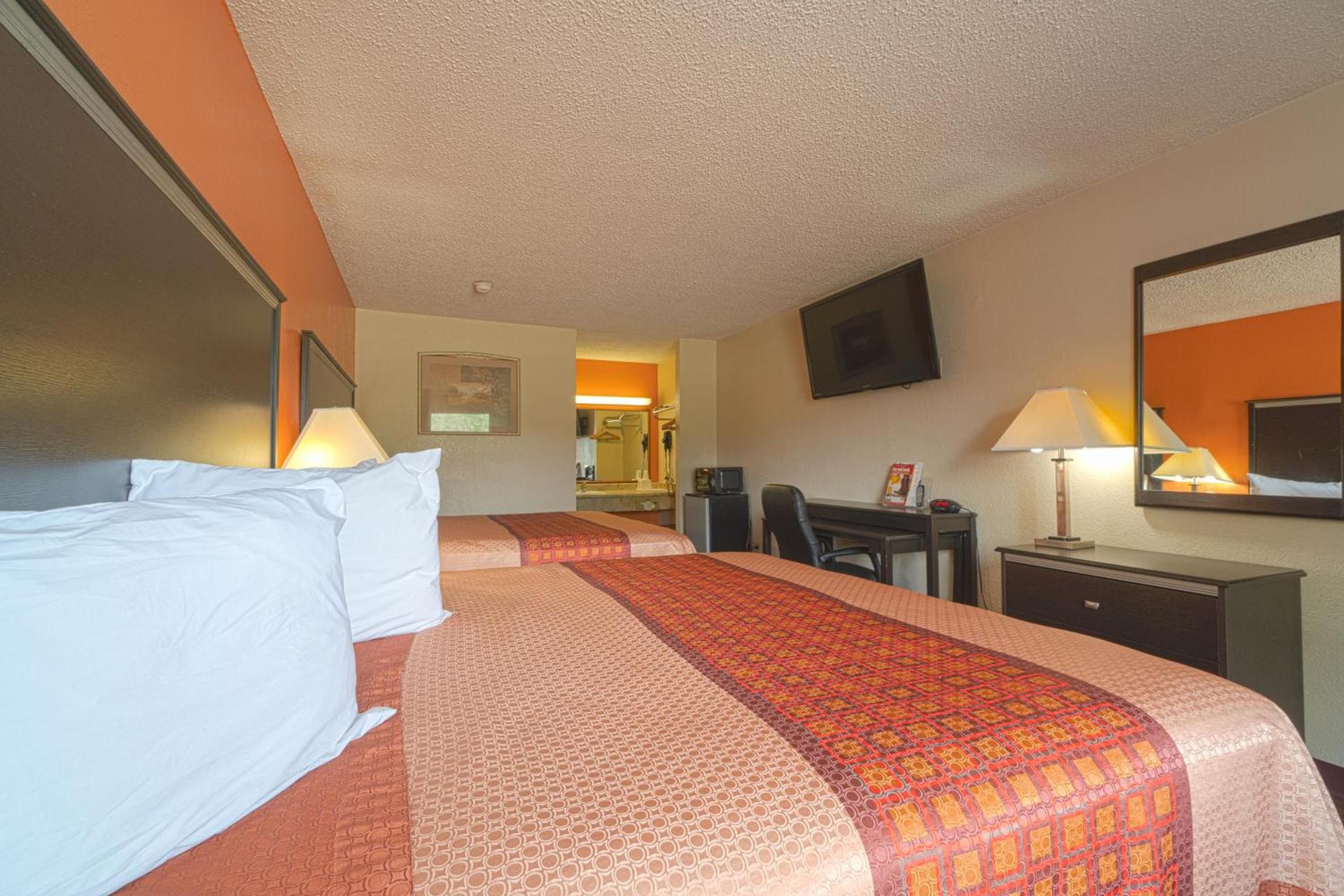 Regency Inn & Suites By OYO Bay City TX photo 70