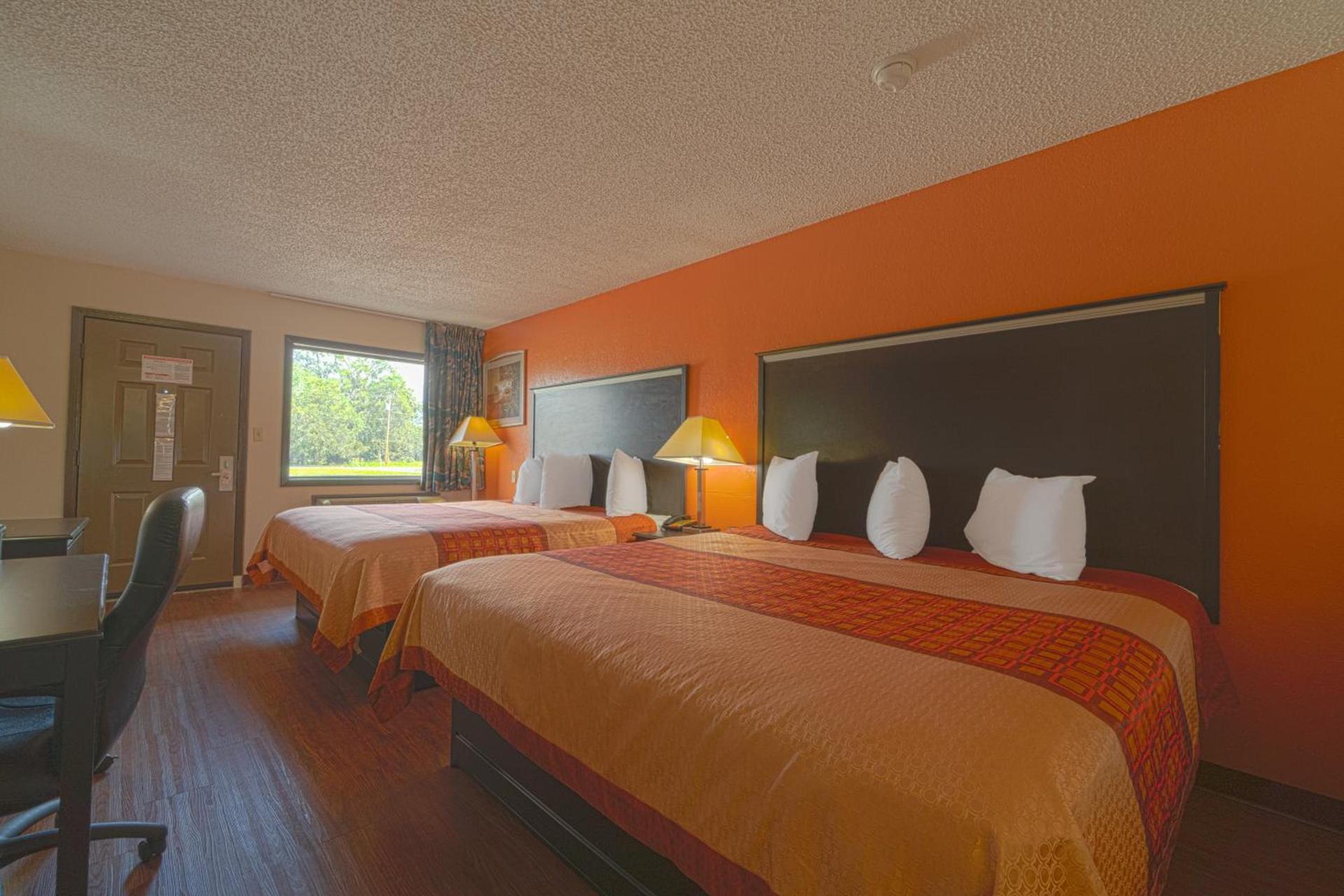 Regency Inn & Suites By OYO Bay City TX photo 72