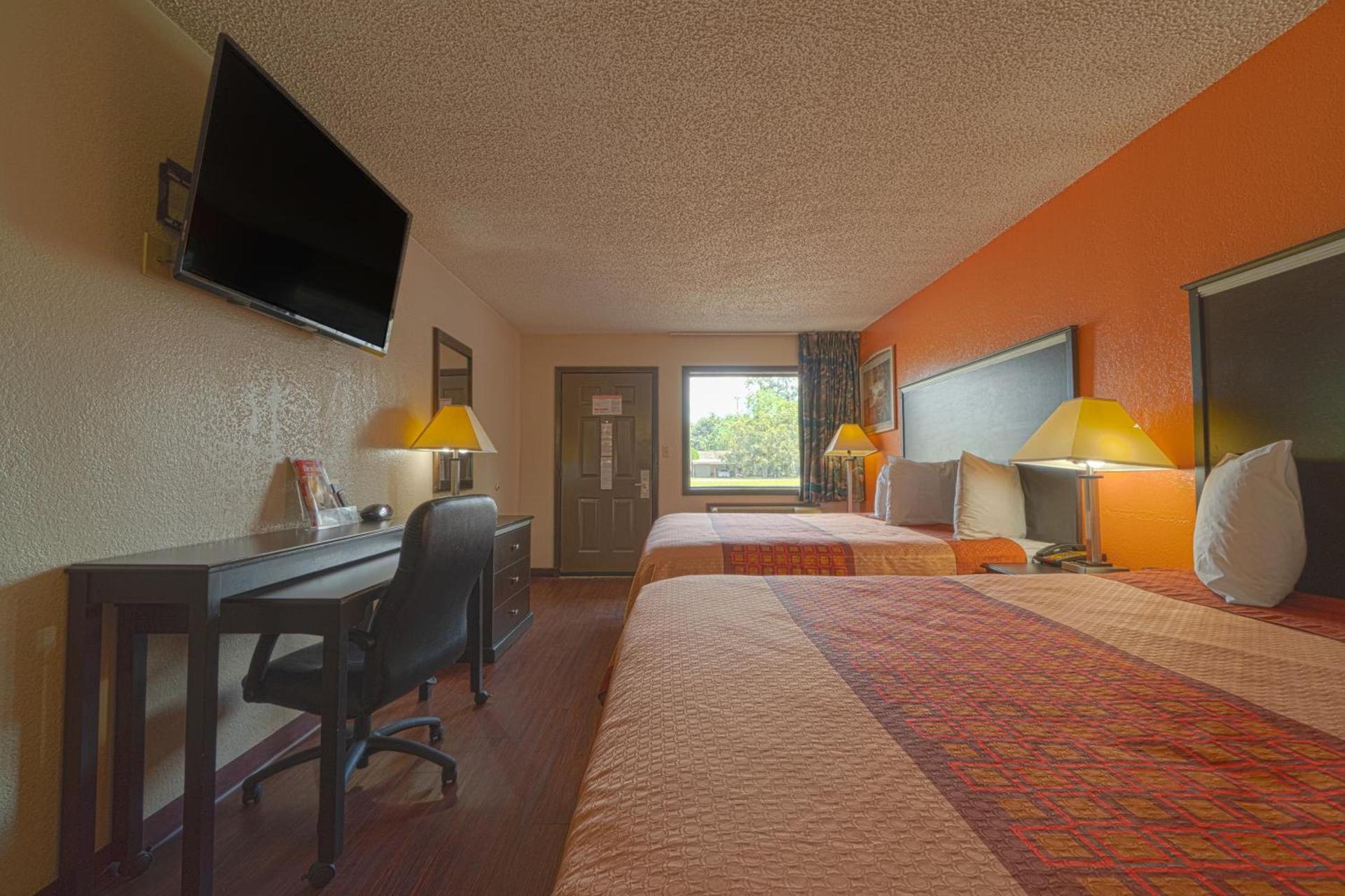 Regency Inn & Suites By OYO Bay City TX photo 75