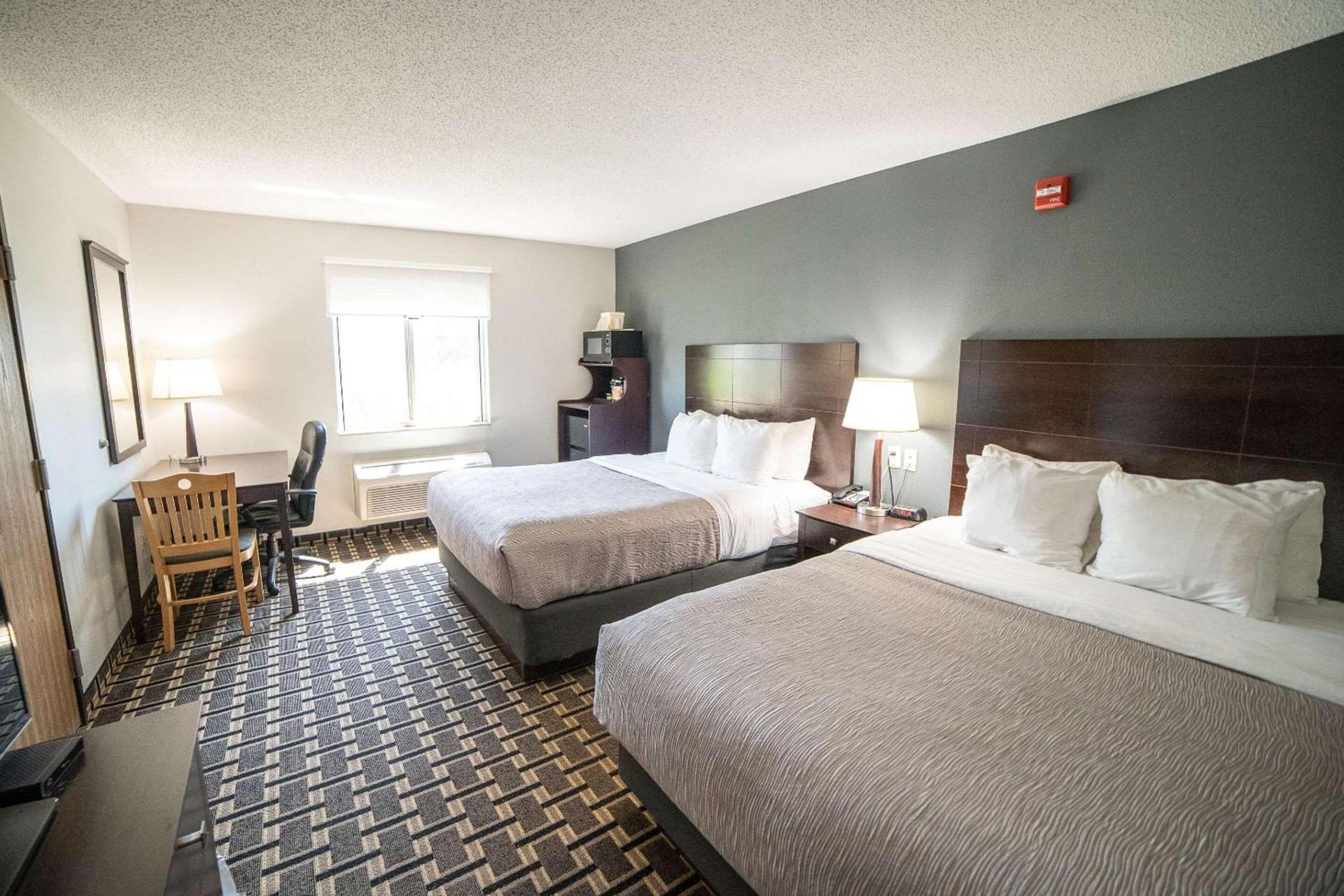 Quality Inn & Suites Watertown near Prairie Lakes Ice Arena photo 4