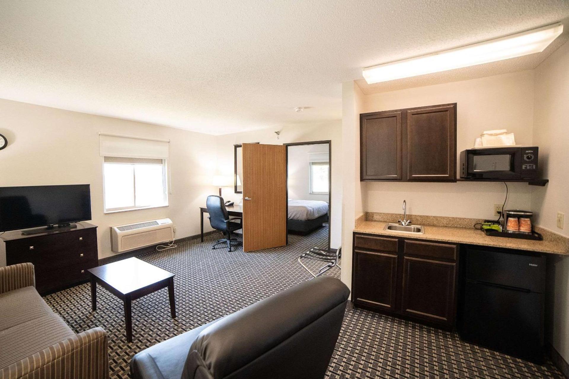 Quality Inn & Suites Watertown near Prairie Lakes Ice Arena photo 34