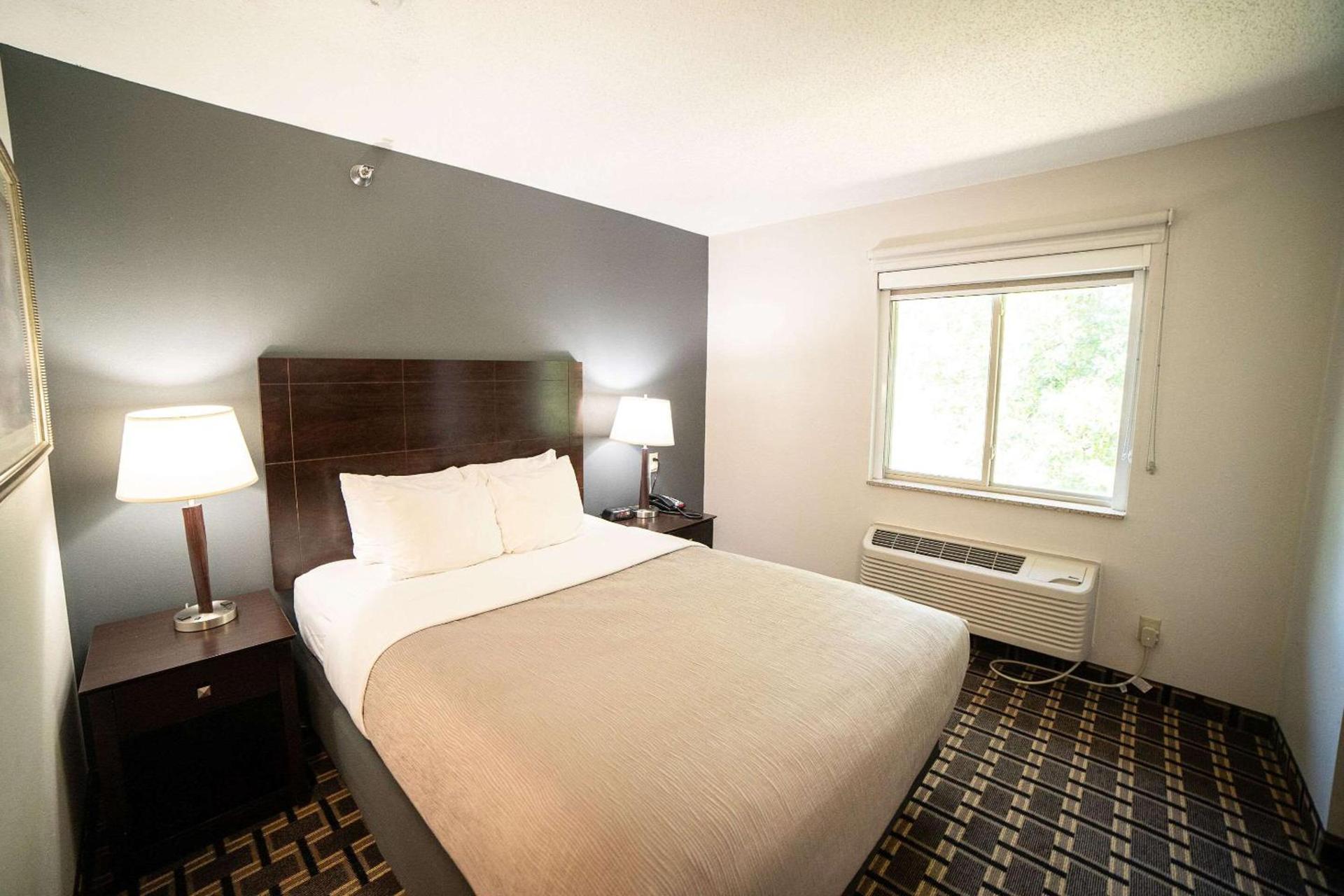 Quality Inn & Suites Watertown near Prairie Lakes Ice Arena photo 45