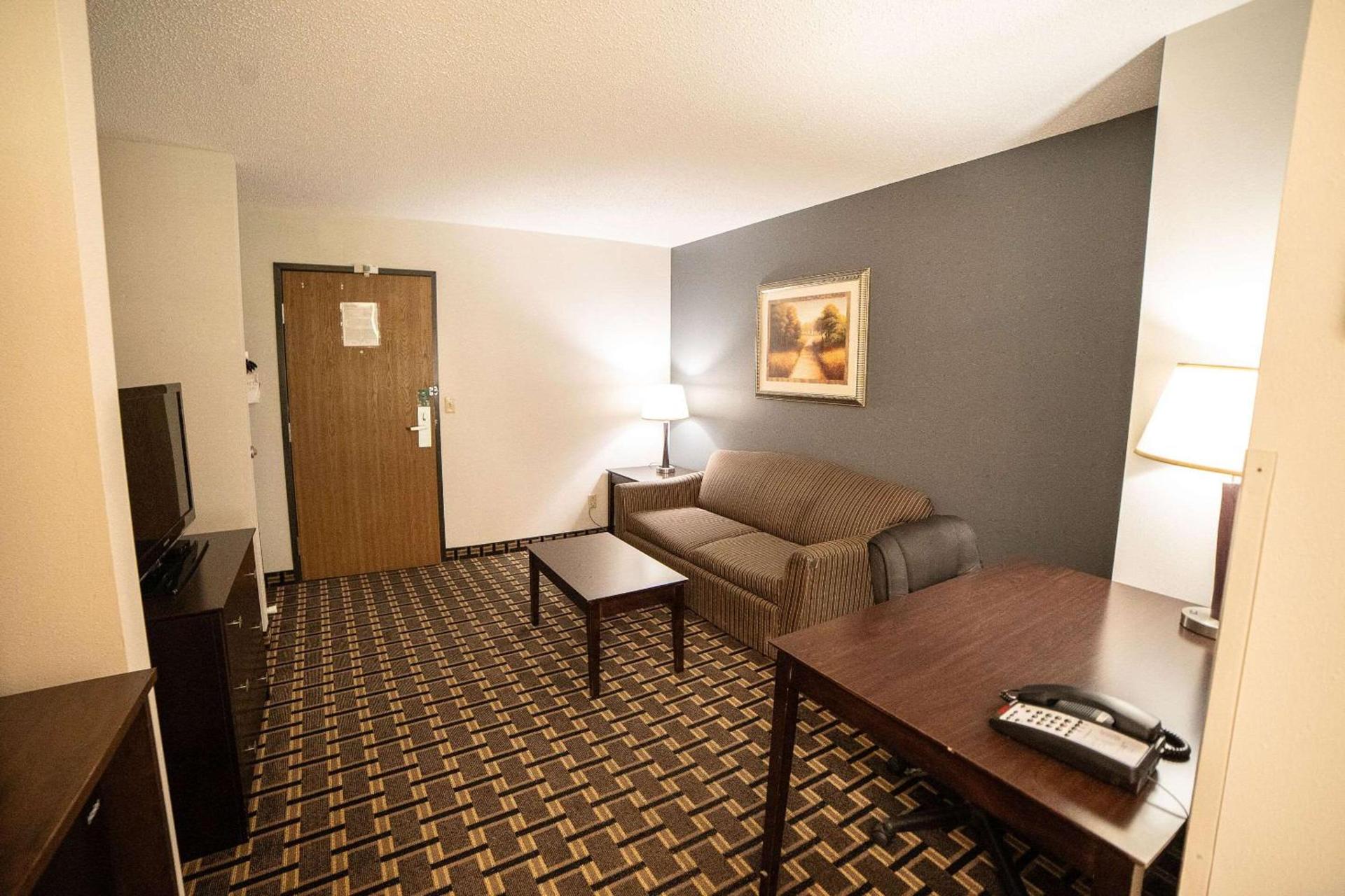 Quality Inn & Suites Watertown near Prairie Lakes Ice Arena photo 47