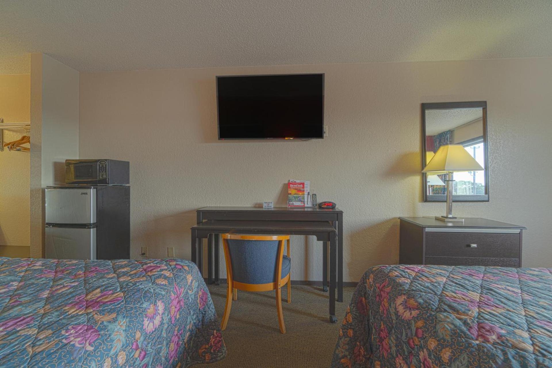 Regency Inn & Suites By OYO Bay City TX photo 77