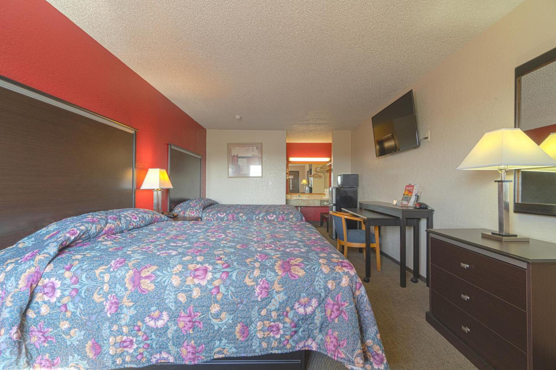Regency Inn & Suites By OYO Bay City TX photo 82