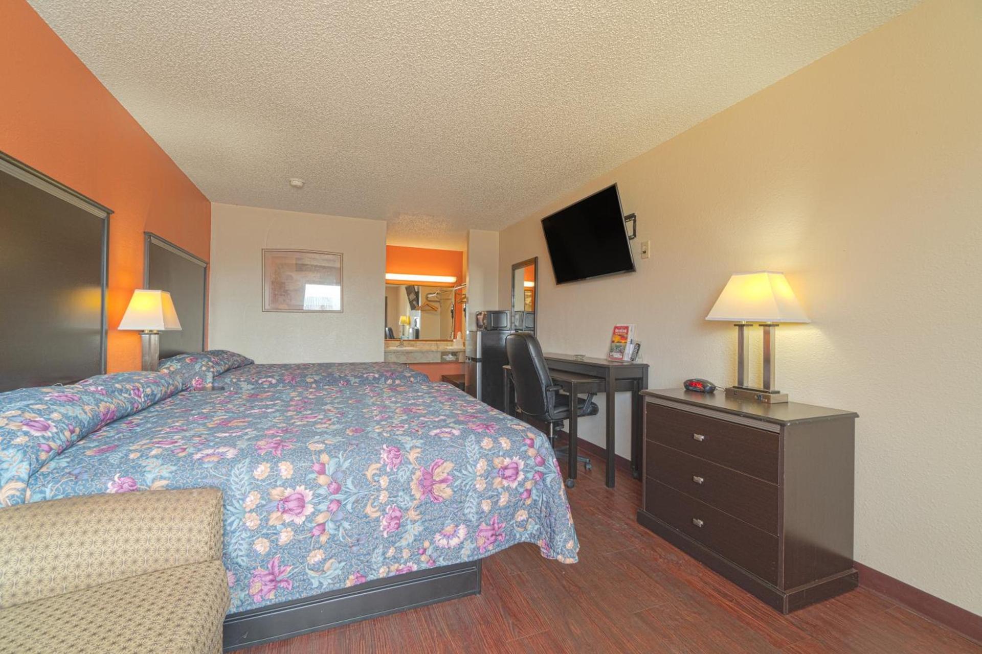 Regency Inn & Suites By OYO Bay City TX photo 91