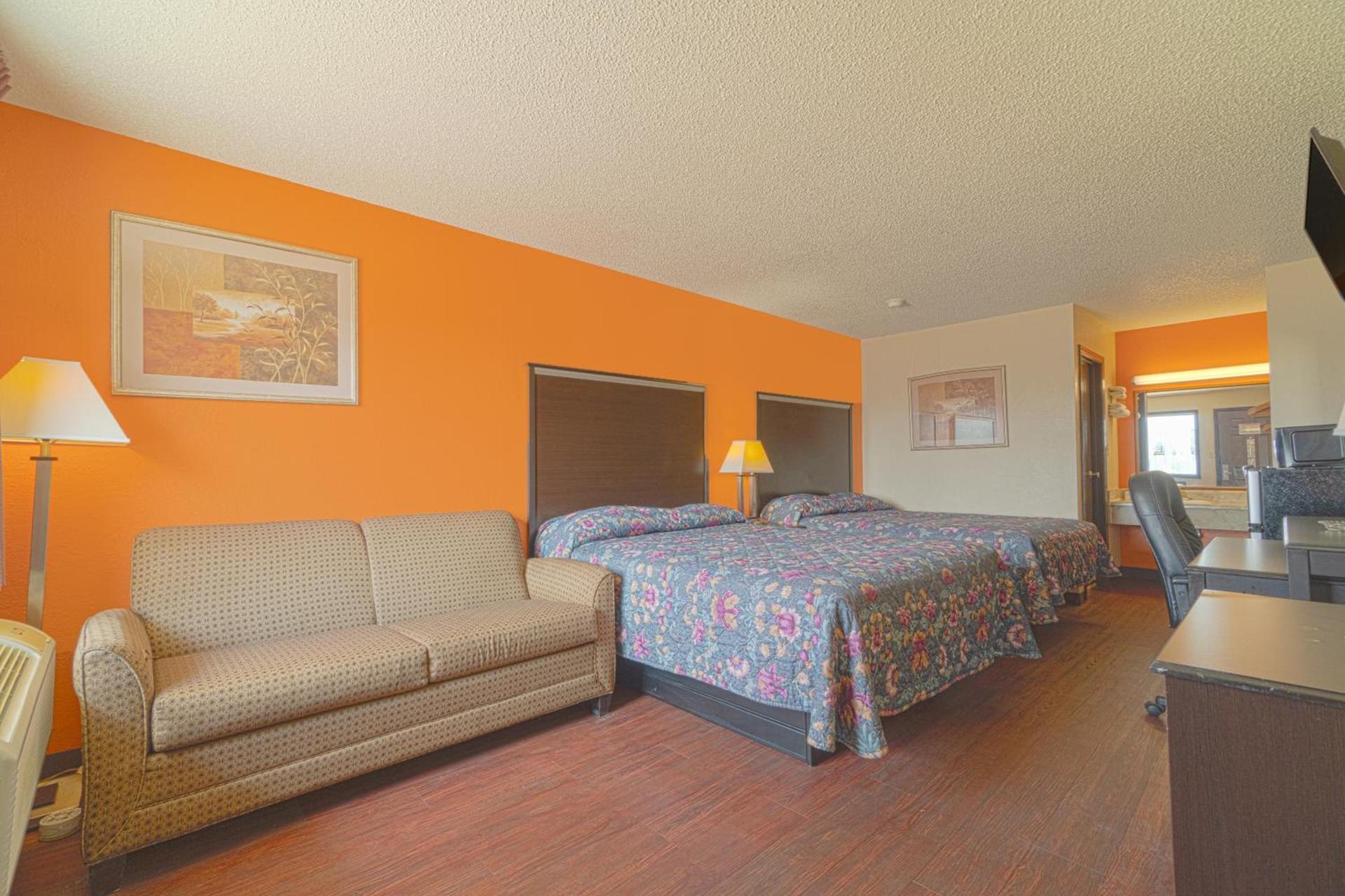Regency Inn & Suites By OYO Bay City TX photo 94