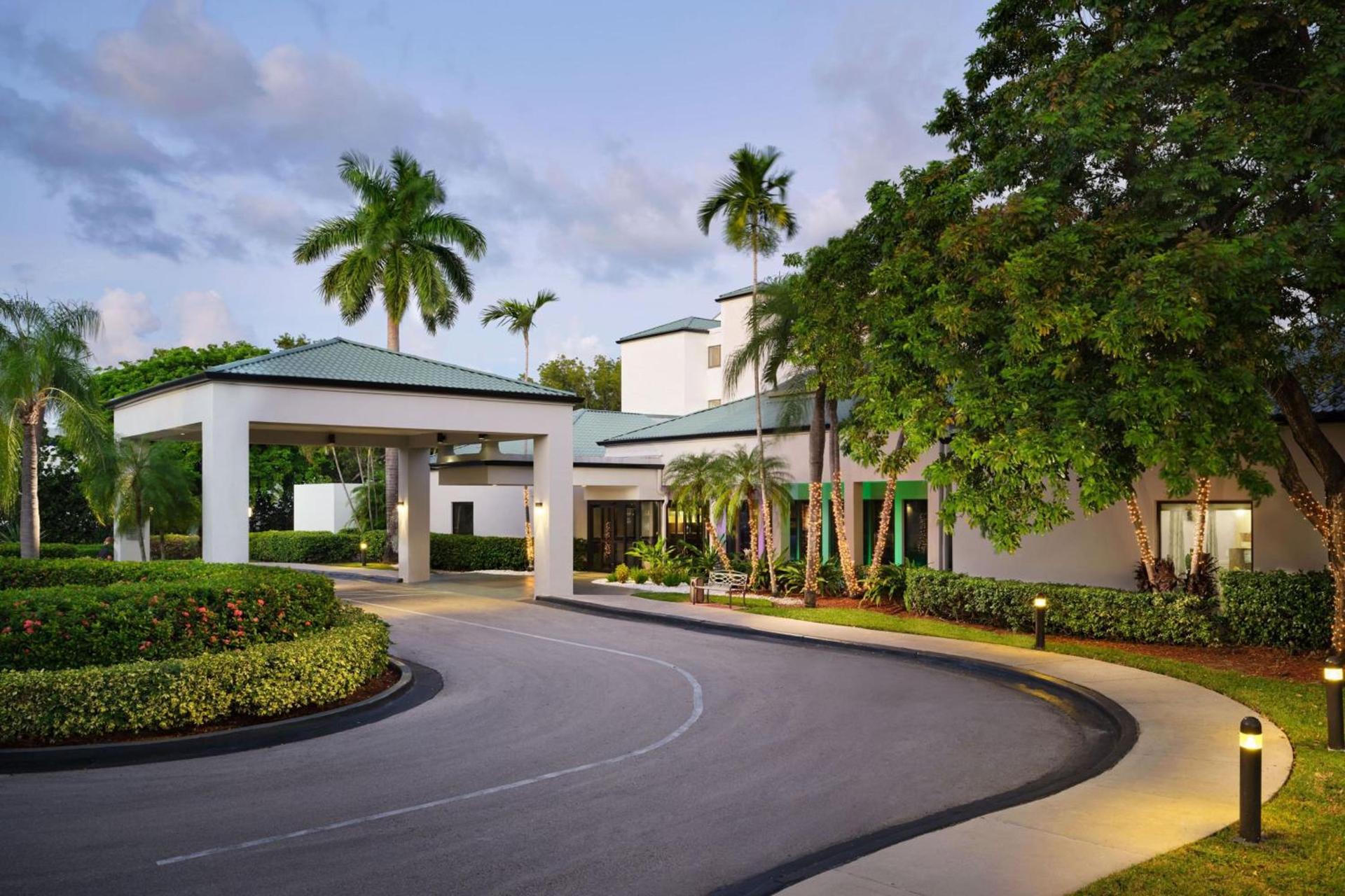 Courtyard Miami Airport West Doral photo 1