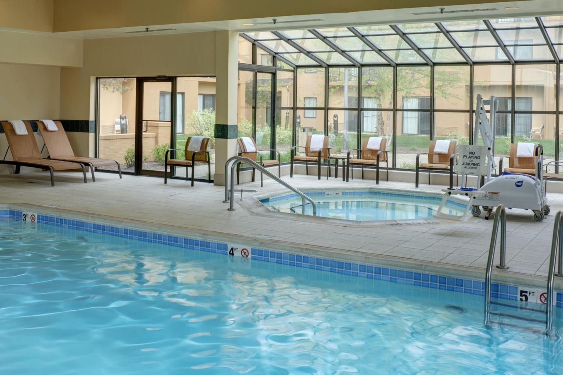Courtyard by Marriott Indianapolis Airport photo 24