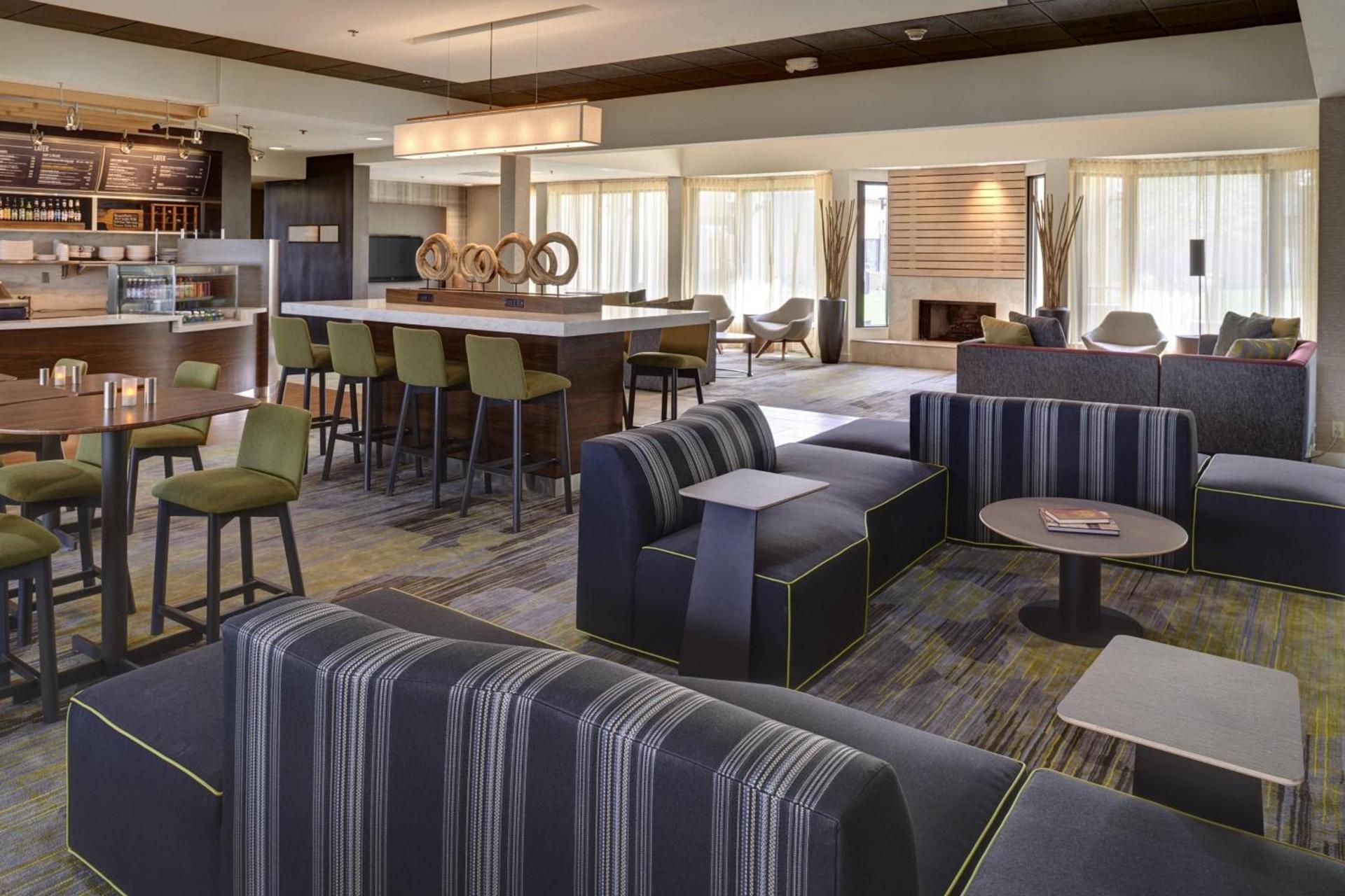 Courtyard by Marriott Indianapolis Airport photo 3