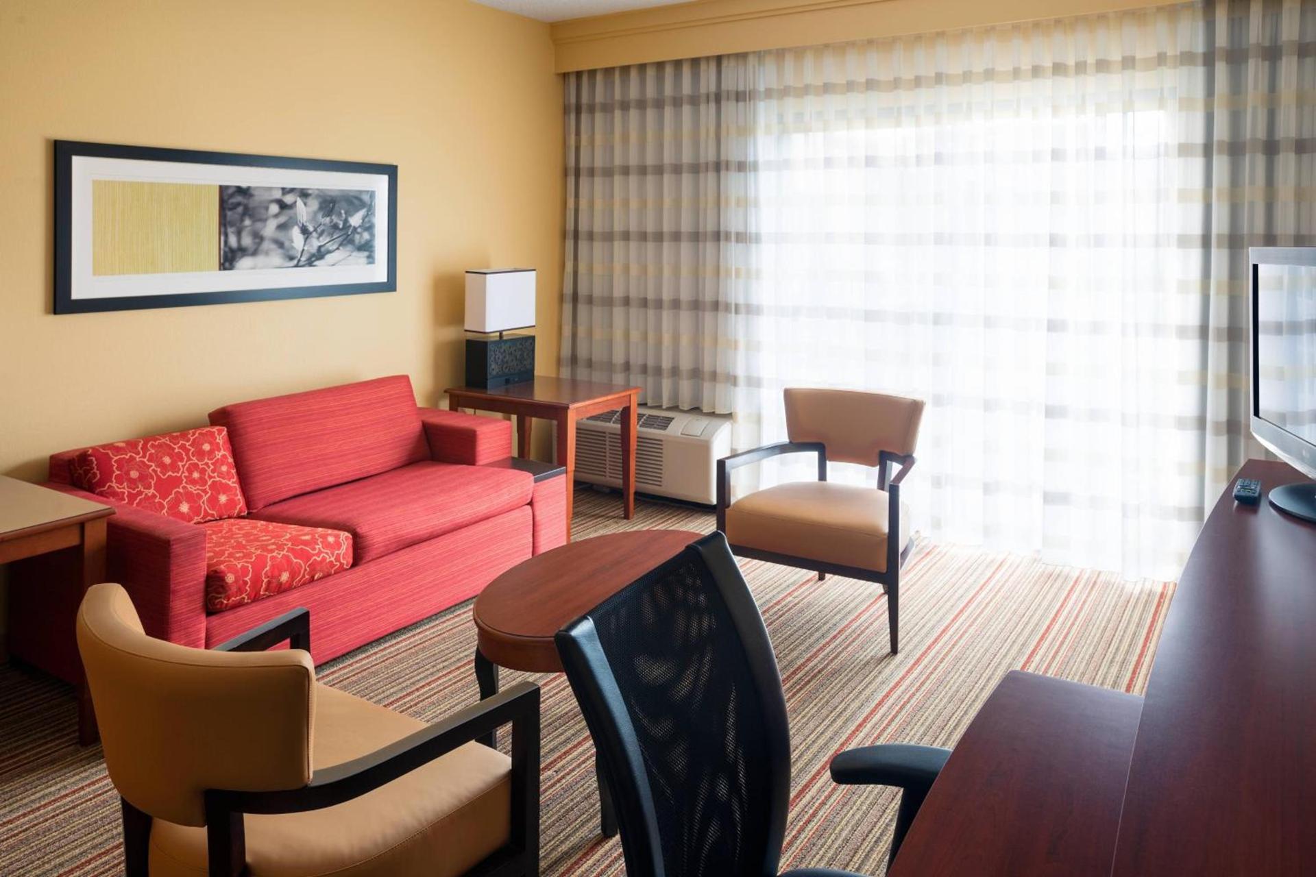 Courtyard by Marriott Indianapolis Airport photo 10