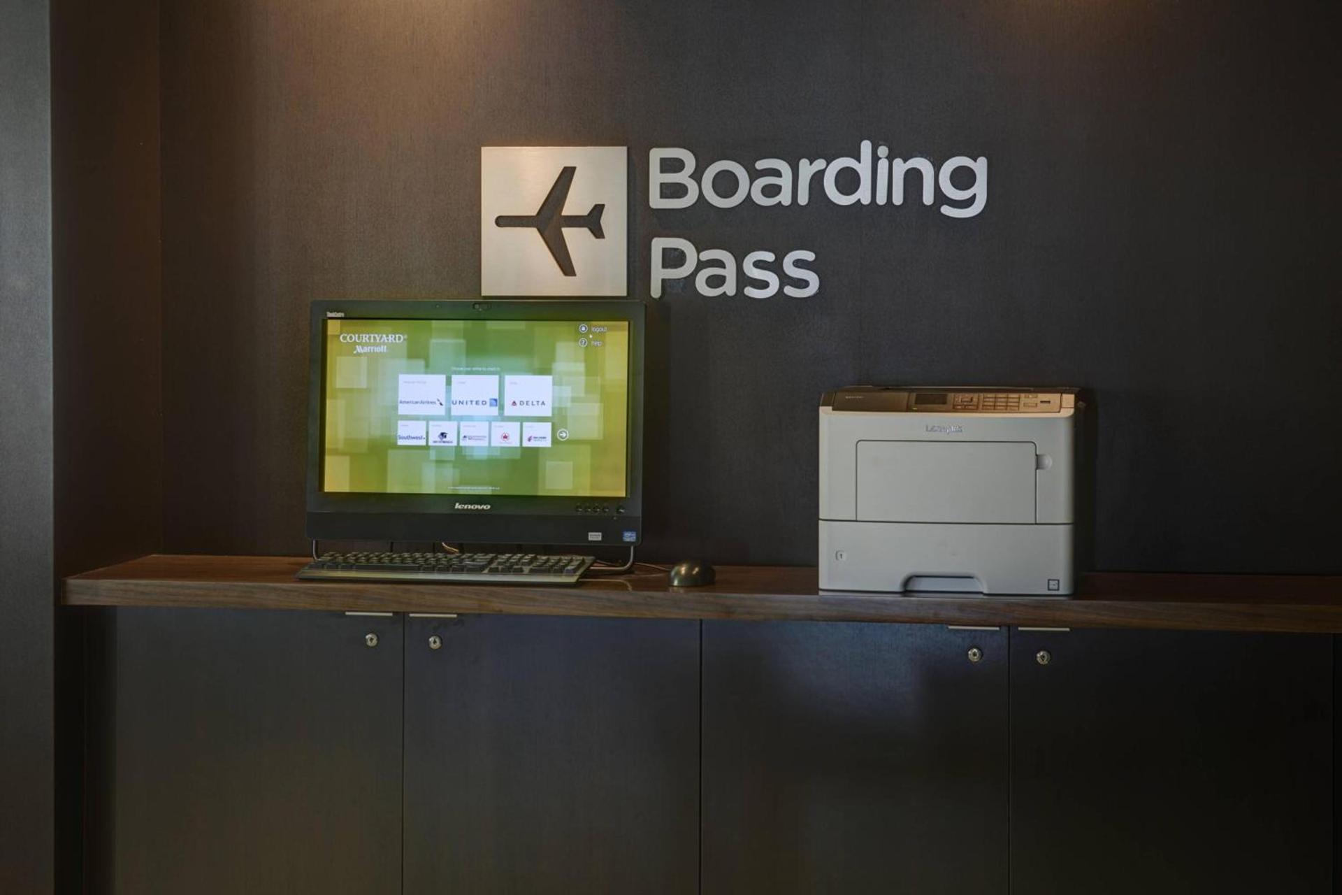 Courtyard by Marriott Indianapolis Airport photo 16