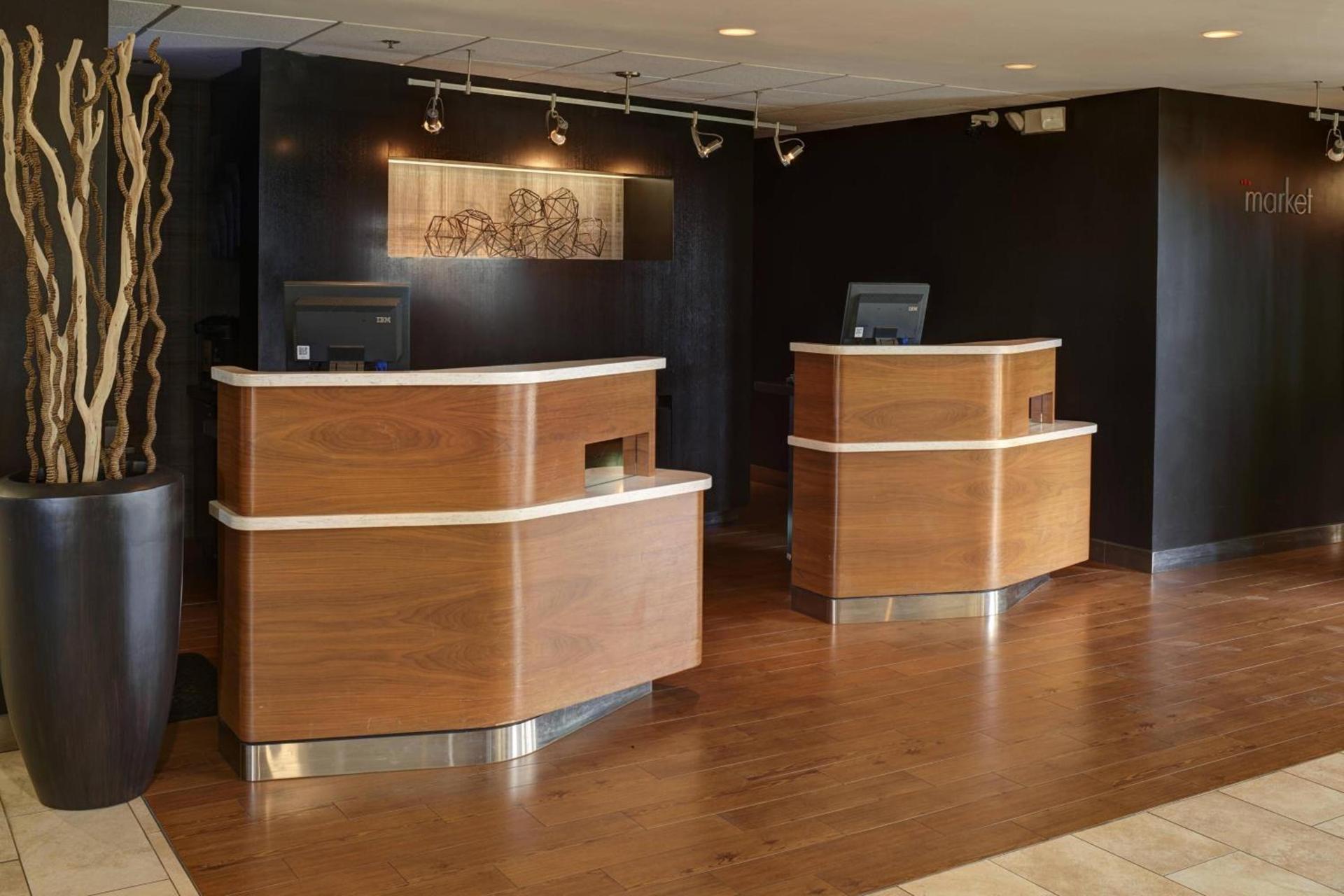 Courtyard by Marriott Indianapolis Airport photo 2
