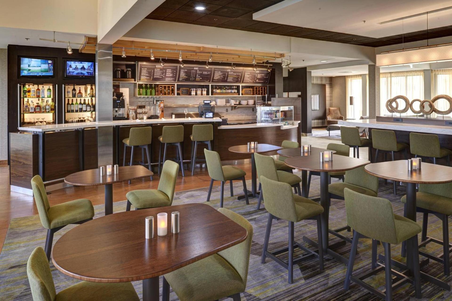 Courtyard by Marriott Indianapolis Airport photo 18