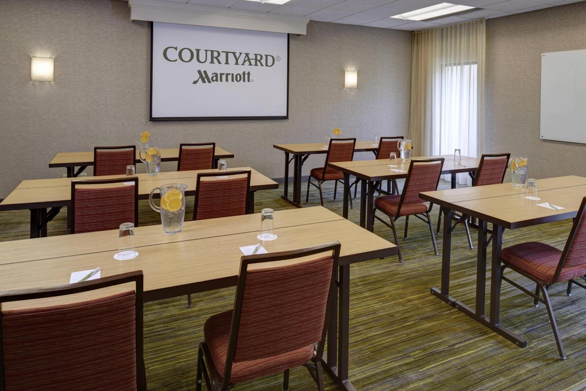 Courtyard by Marriott Indianapolis Airport photo 26