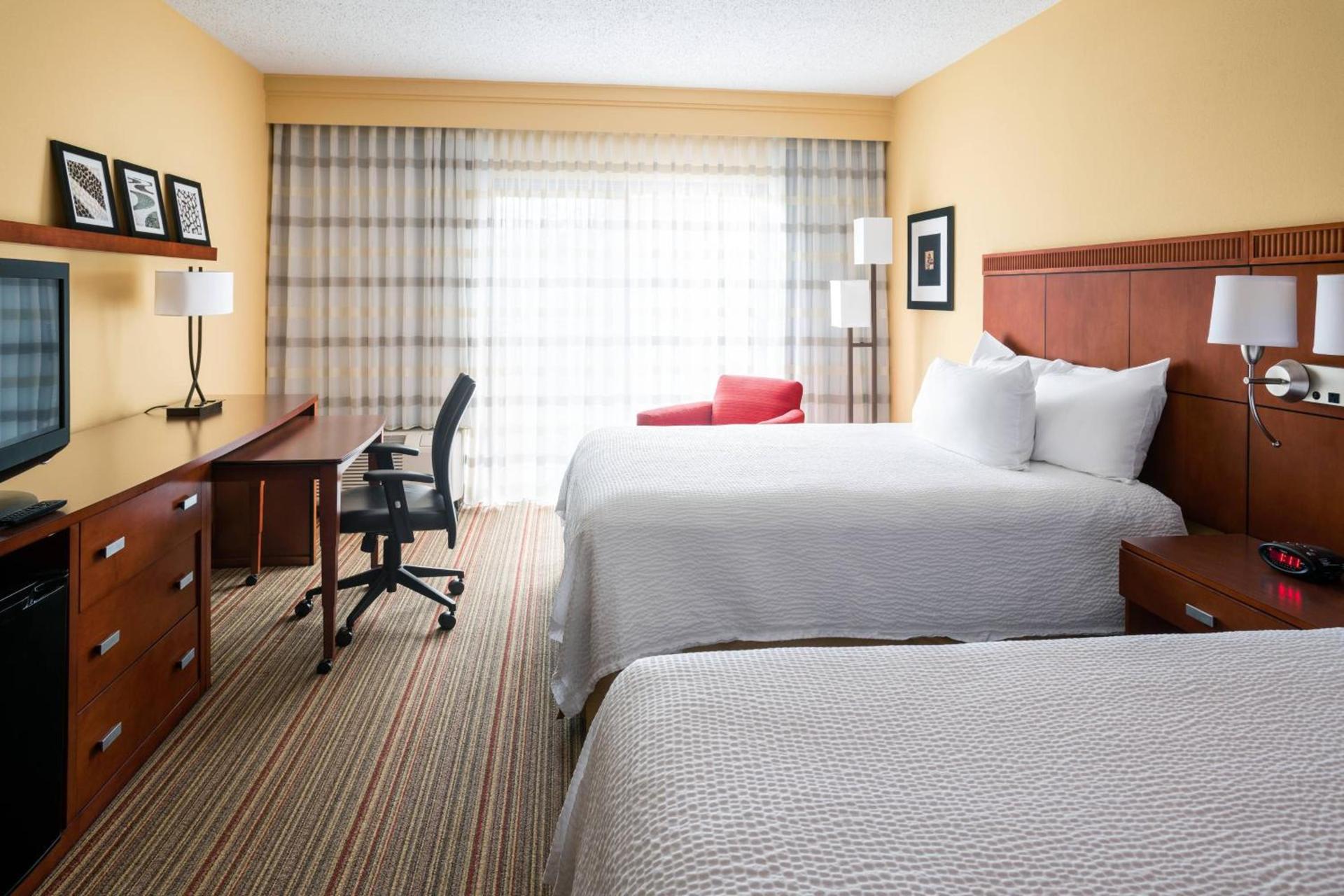 Courtyard by Marriott Indianapolis Airport photo 6