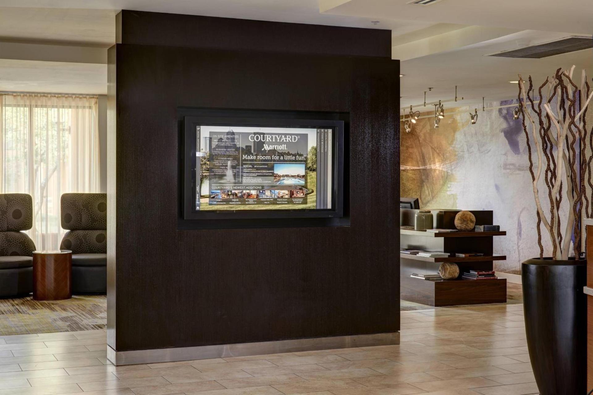 Courtyard by Marriott Indianapolis Airport photo 12