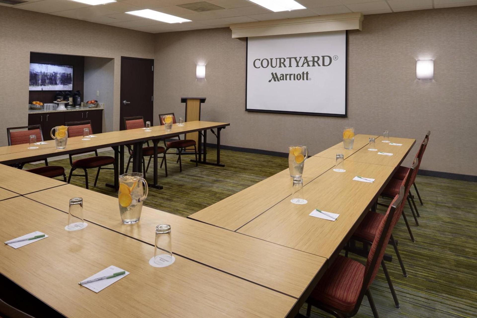 Courtyard by Marriott Indianapolis Airport photo 27