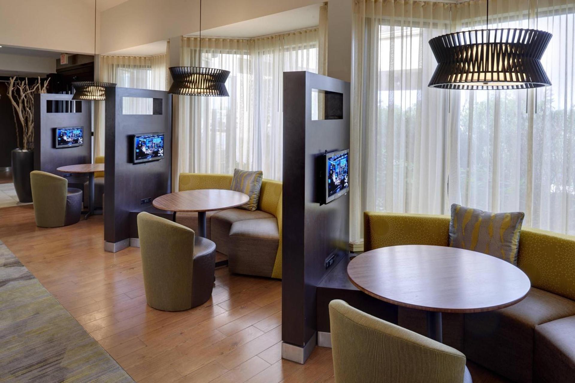 Courtyard by Marriott Indianapolis Airport photo 13