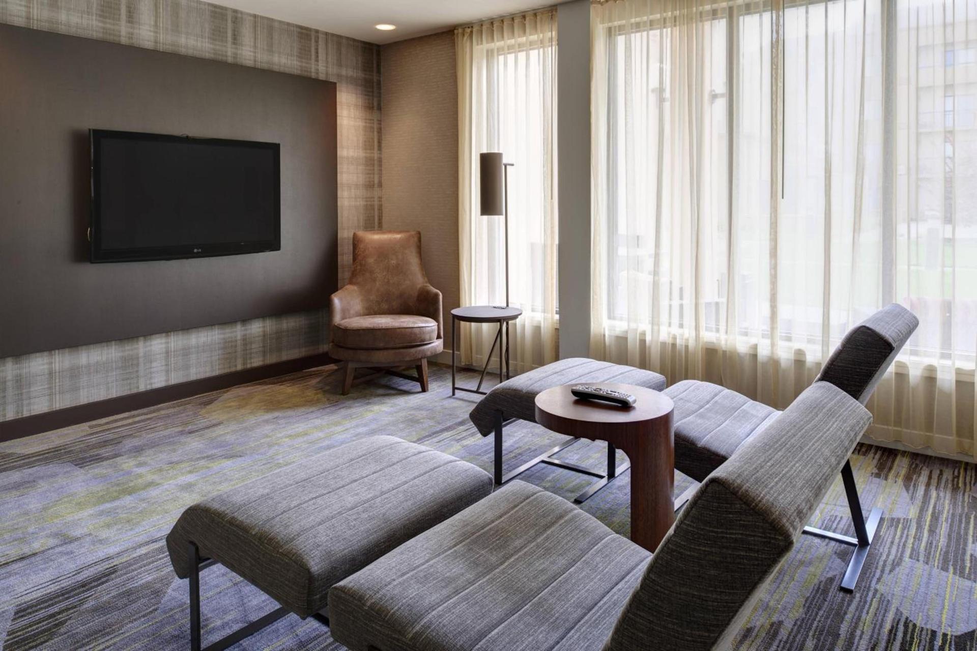 Courtyard by Marriott Indianapolis Airport photo 4