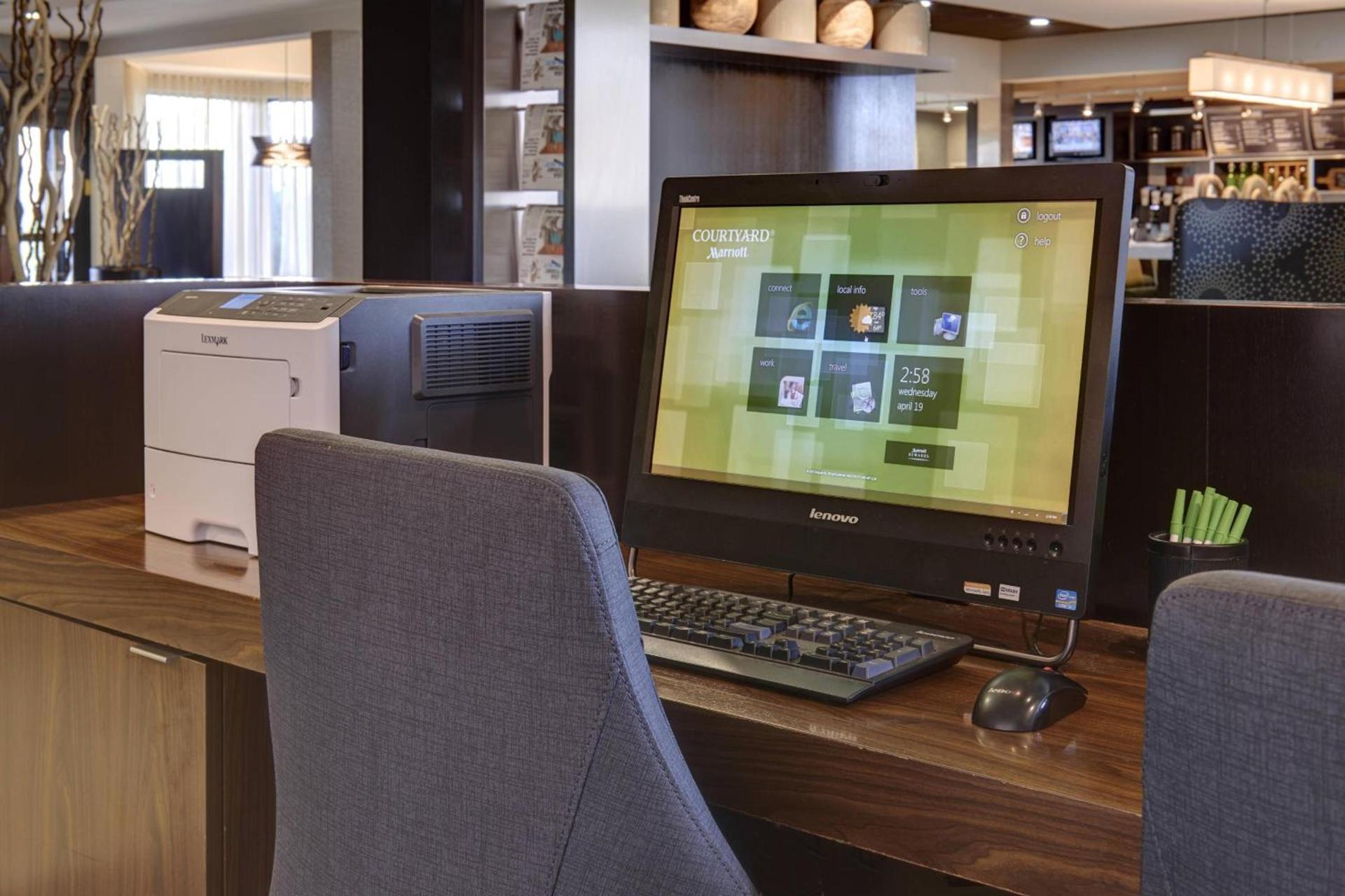 Courtyard by Marriott Indianapolis Airport photo 15