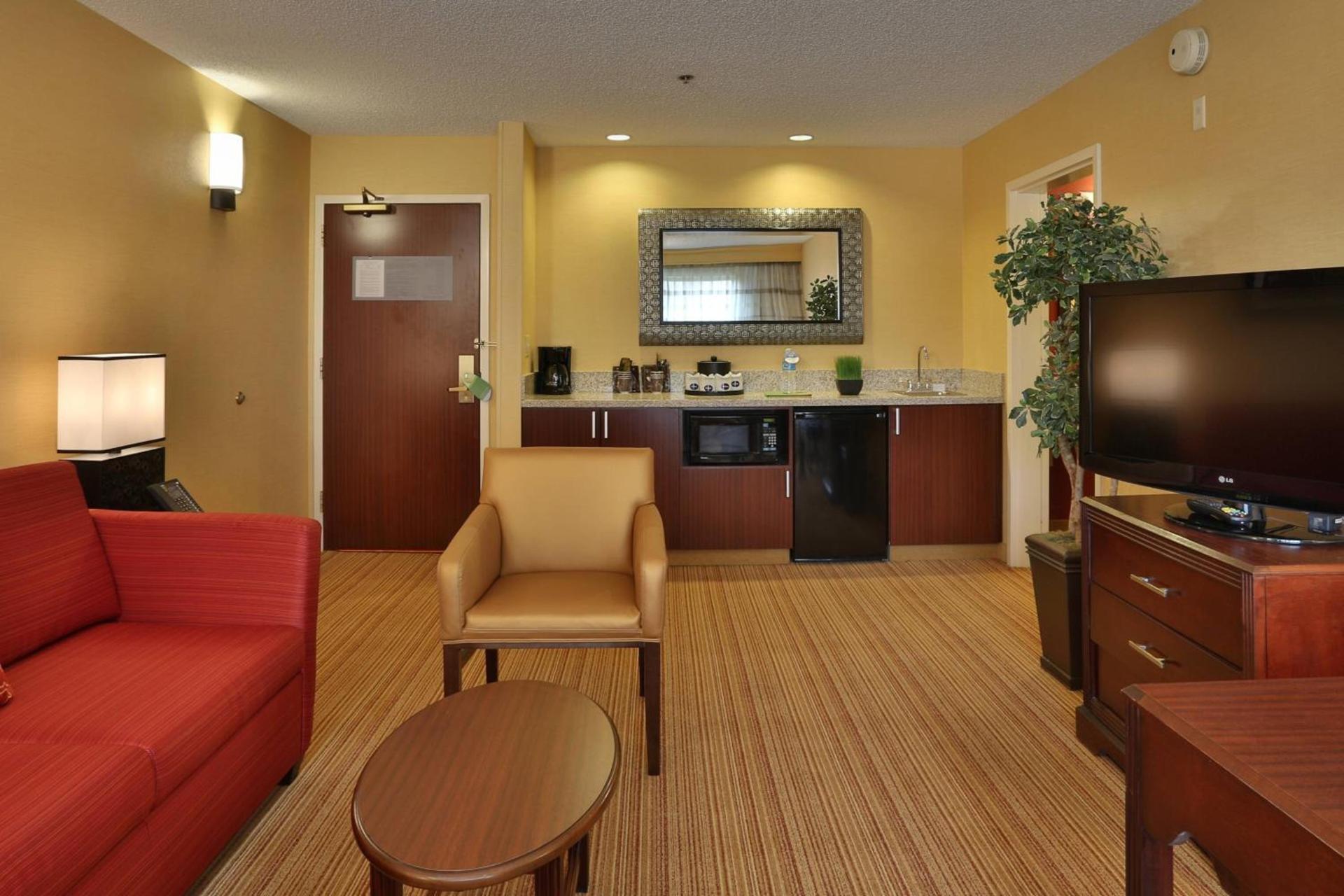 Courtyard by Marriott Springfield Airport photo 11