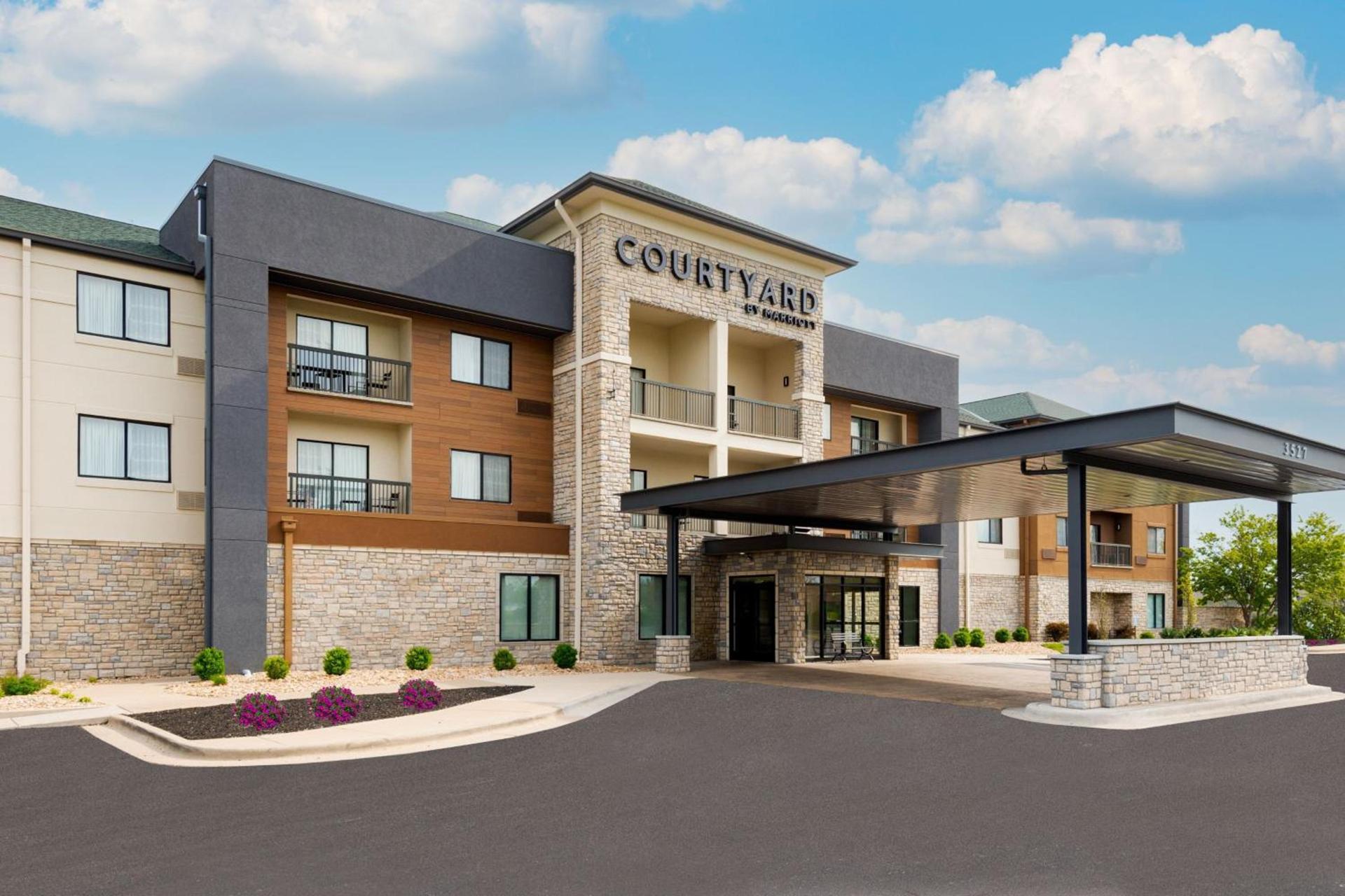 Courtyard by Marriott Springfield Airport photo 1