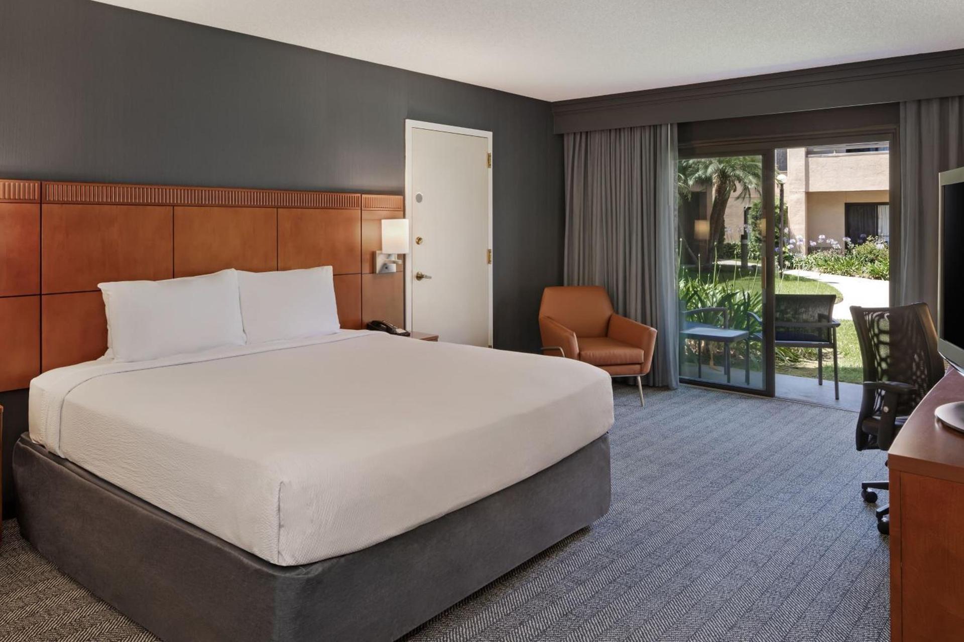 Courtyard Anaheim Buena Park photo 9
