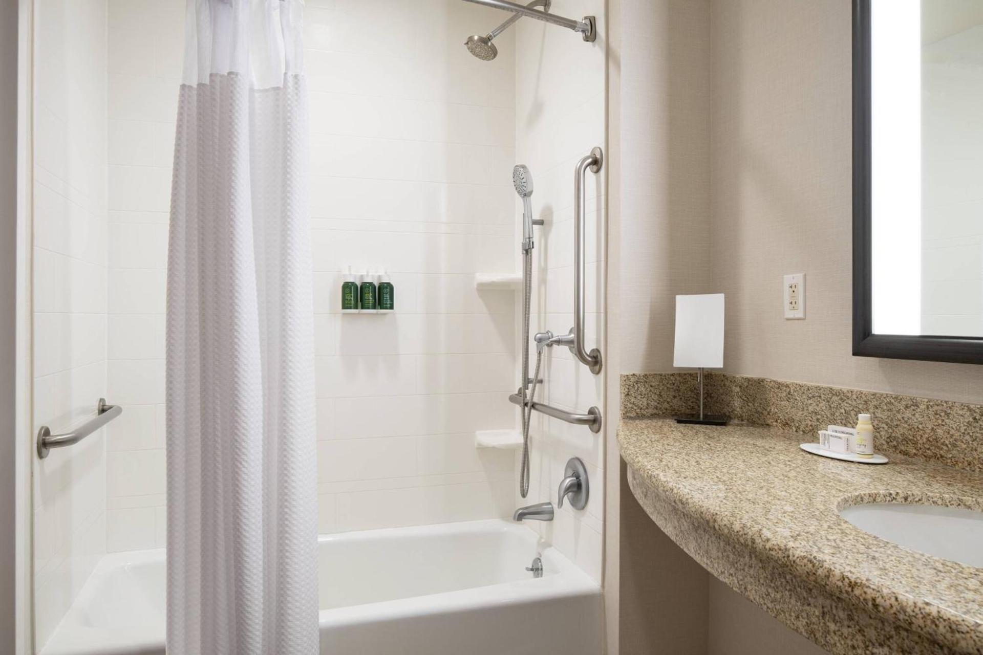 Courtyard by Marriott Santa Barbara Goleta photo 17
